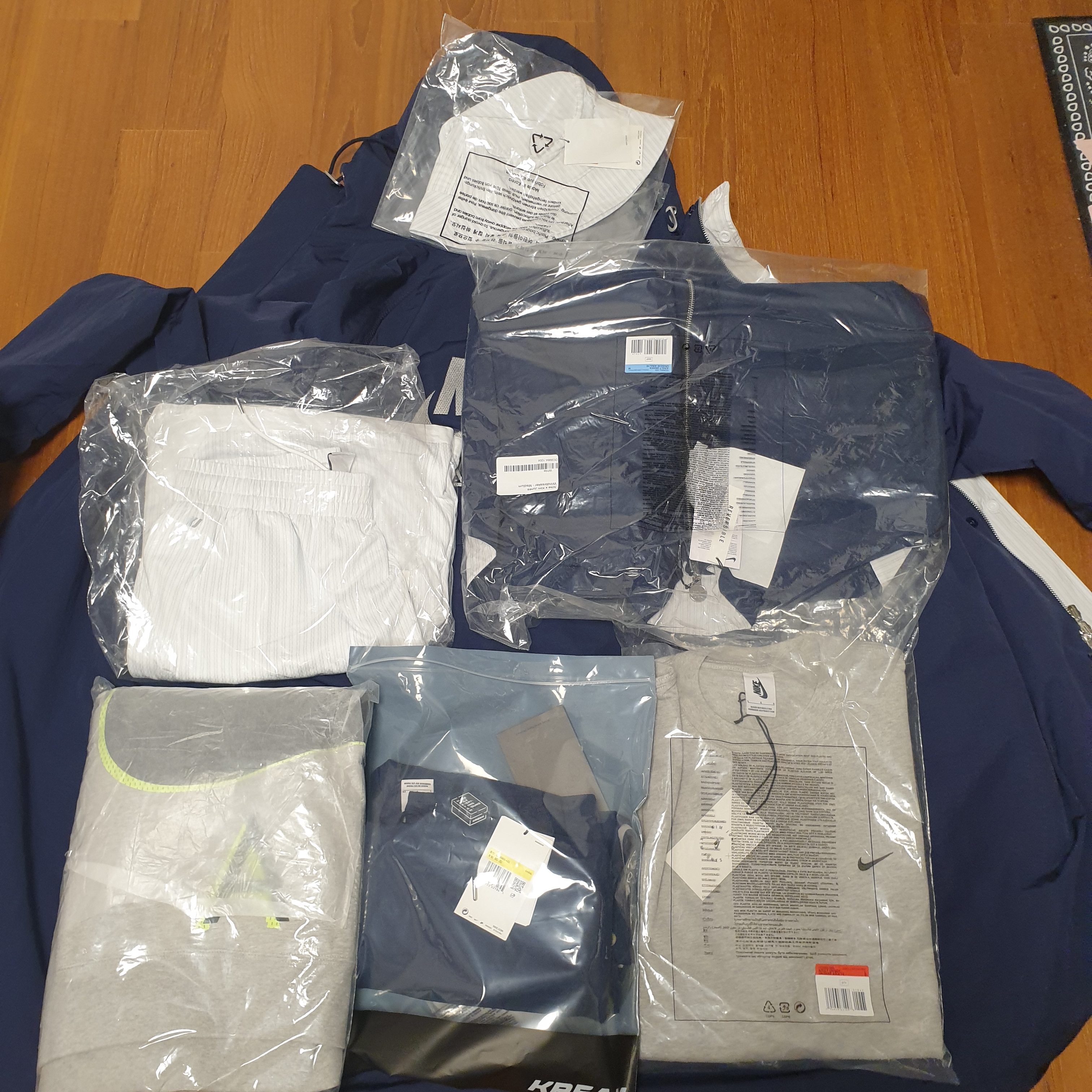 Nike x Kim Jones Reversible Wind Breaker Navy - US/EU, Nike x Kim Jones Bucket Hat White 착용 스타일