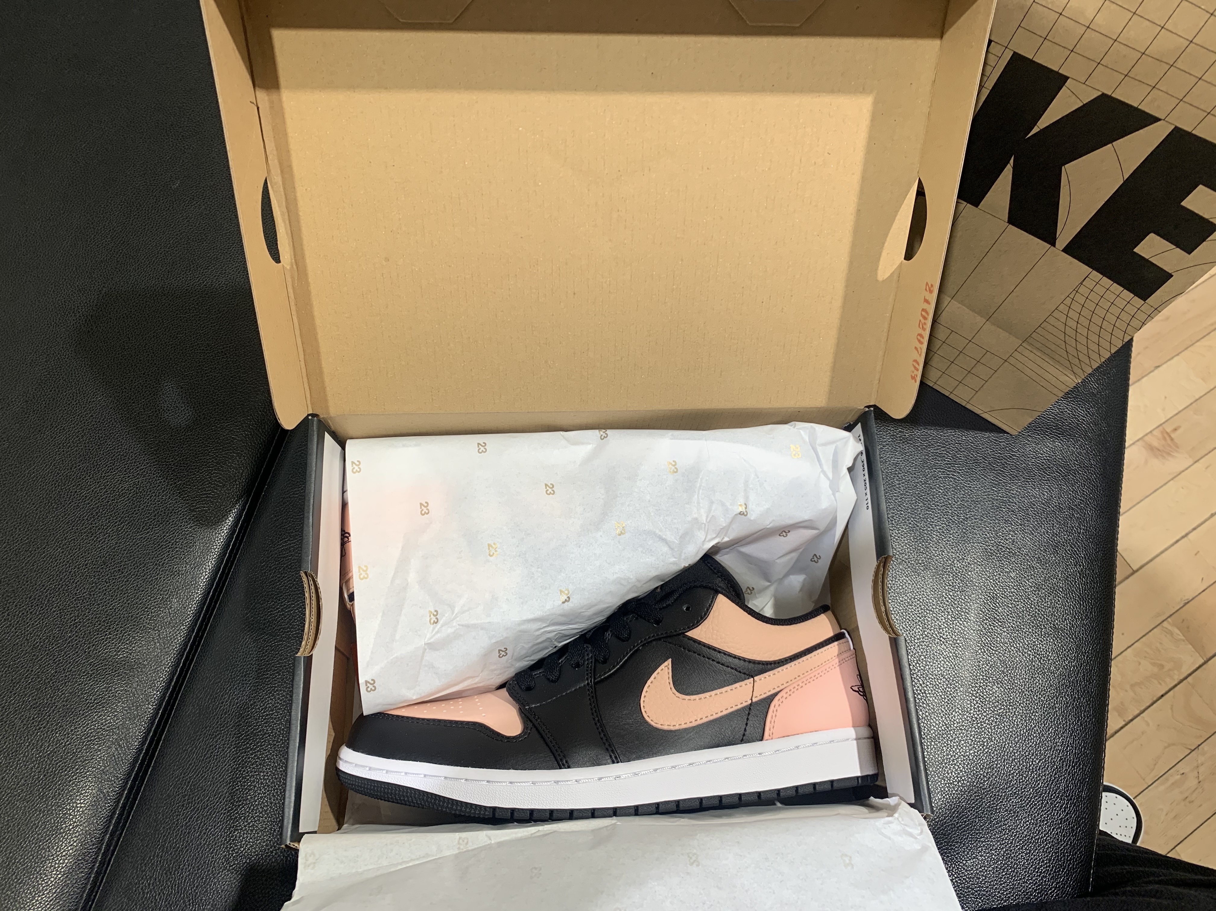 Jordan 1 Low Crimson Tint 착용 스타일 - 2
