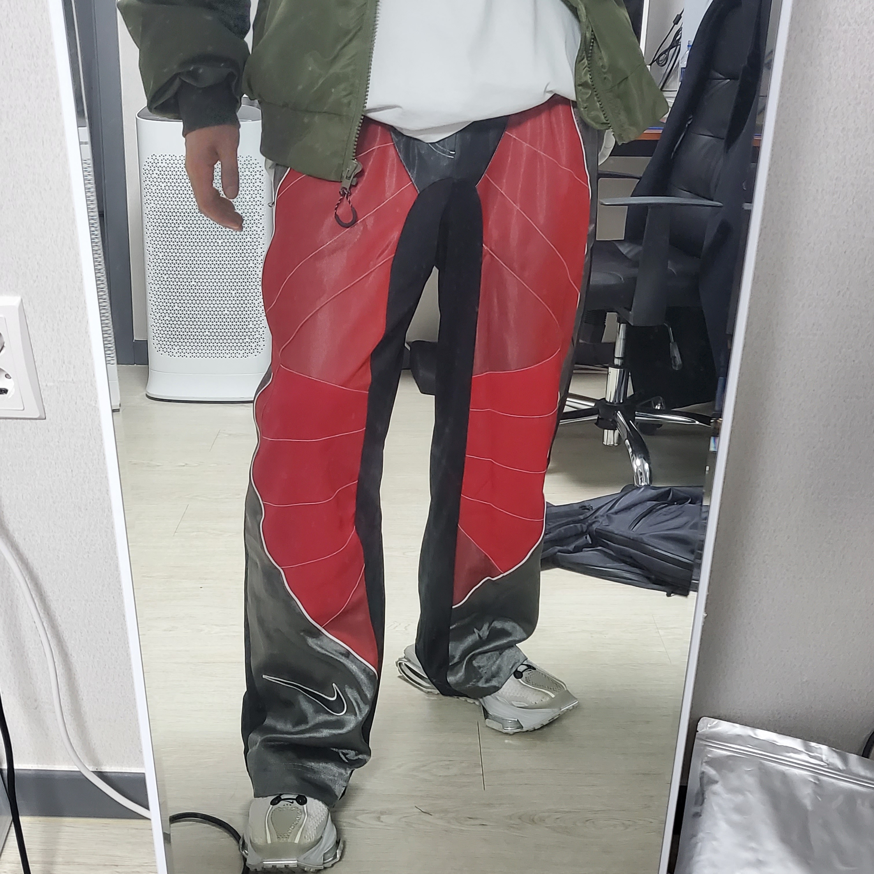 Nike x Cactus Plant Flea Market MX Rave Pants Red Grey Black - US/EU, Nike x Matthew M Williams Zoom 004 Stone 착용 스타일 - 1