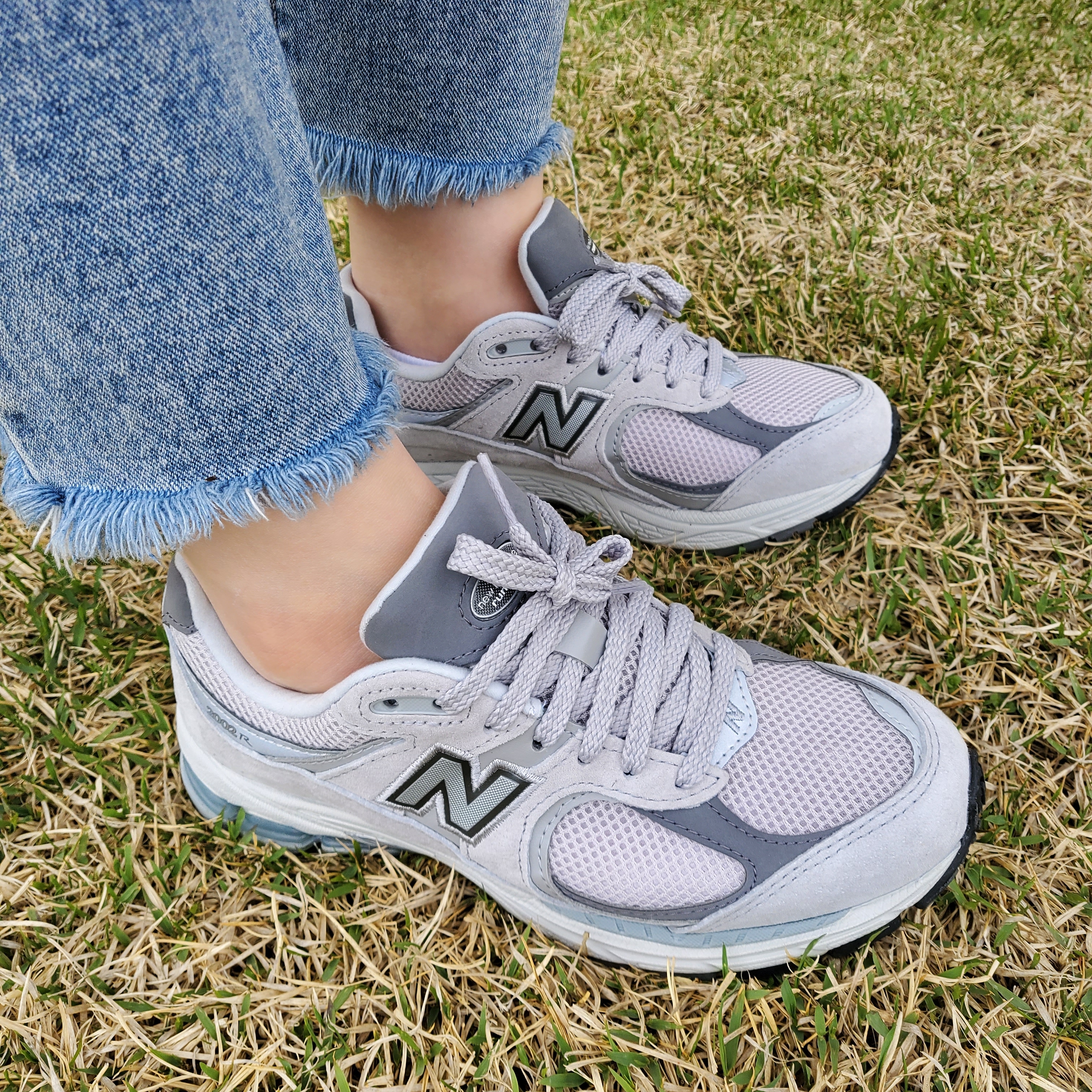 New Balance 2002R T2 Gray 착용 스타일 - 1