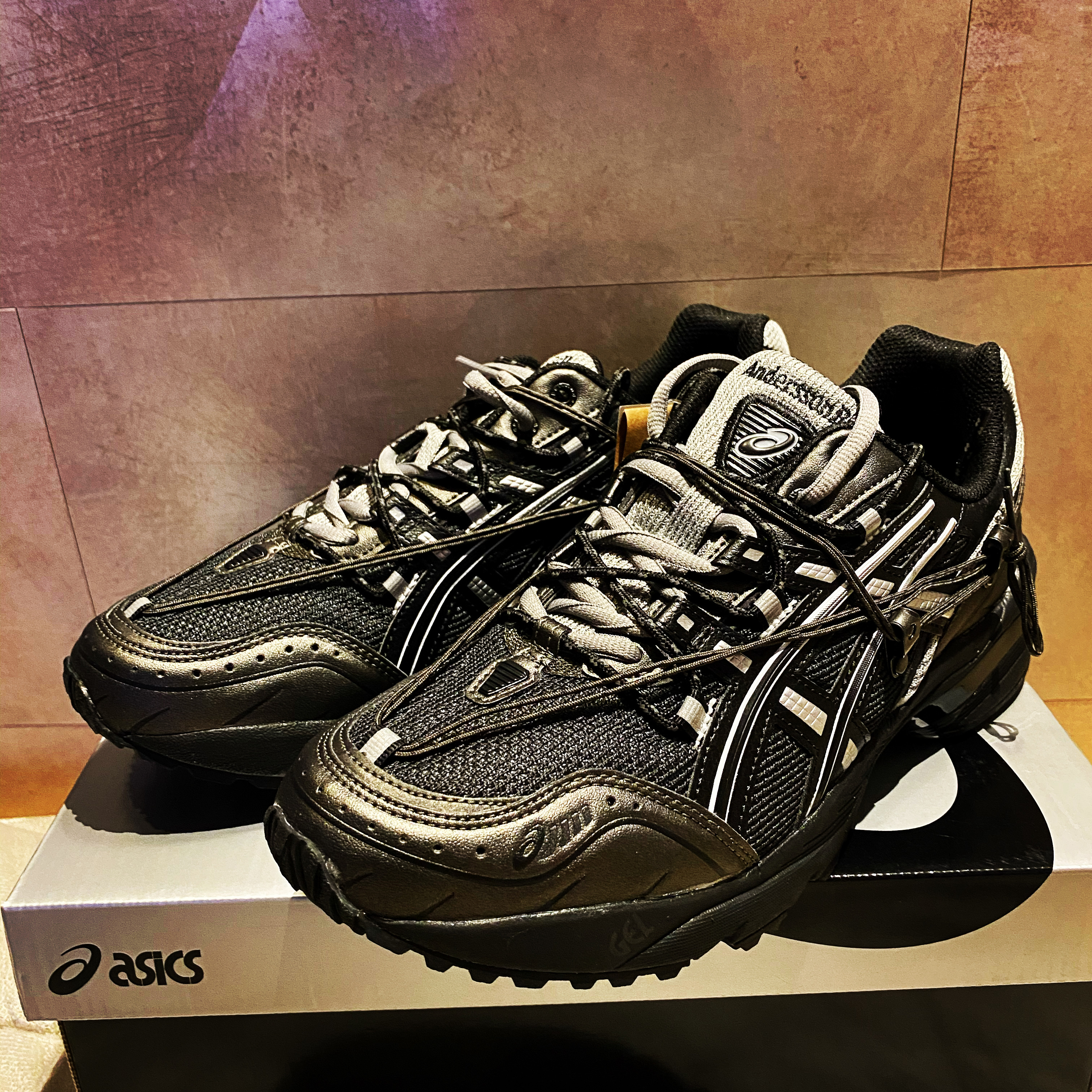 Asics x Andersson Bell Gel-1090 Black Silver 착용 스타일