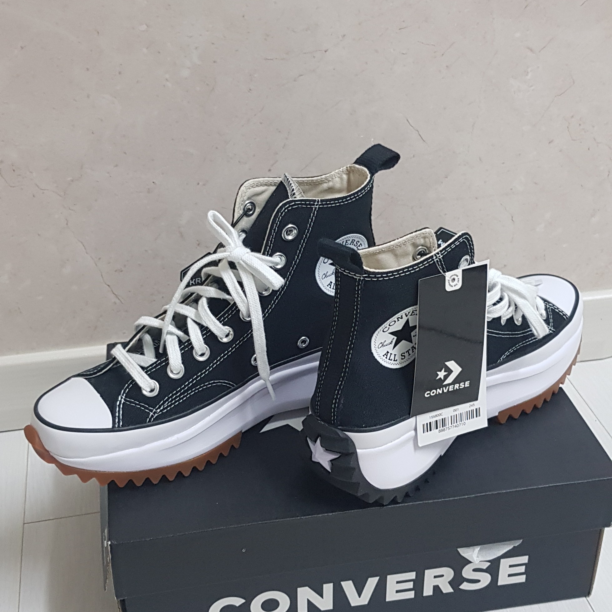 Converse Run Star Hike Hi Black White Gum 착용 스타일