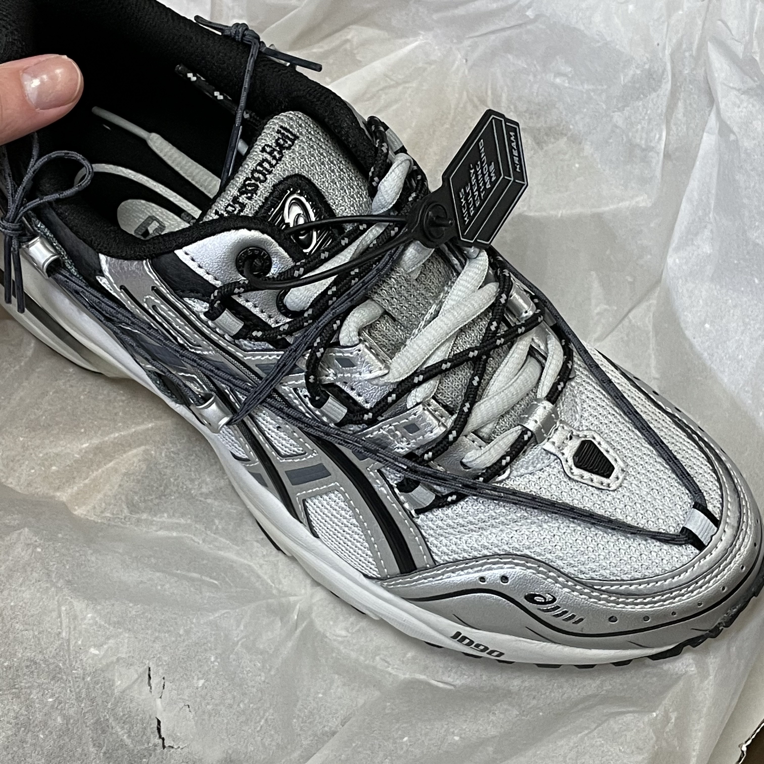 Asics x Andersson Bell Gel-1090 Glacier Grey Silver 착용 스타일 - 1