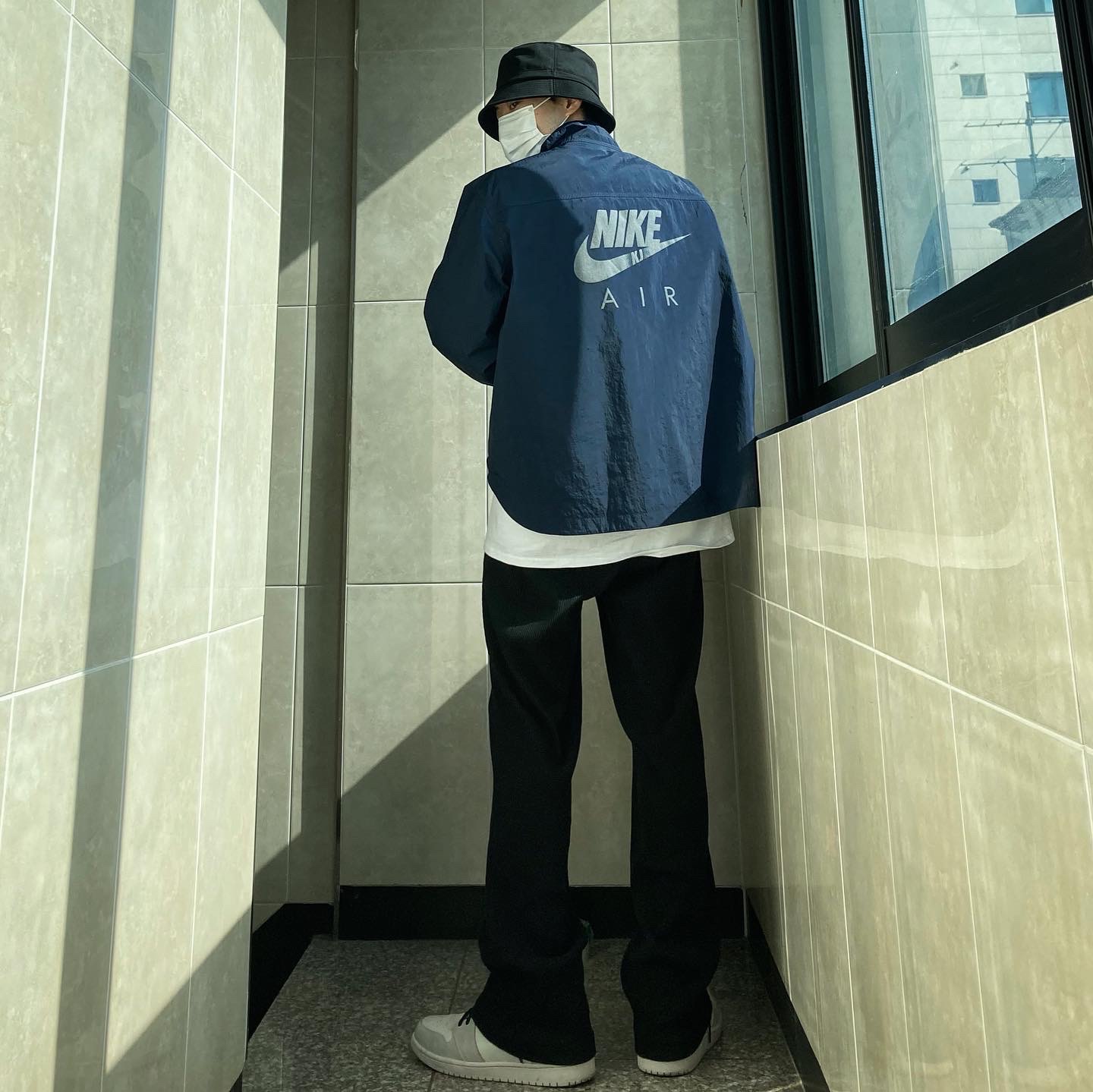 Nike x Kim Jones Reversible Wind Breaker Navy - Asia, Jordan 1 Retro High OG Defiant SB NYC to Paris 착용 스타일 - 2