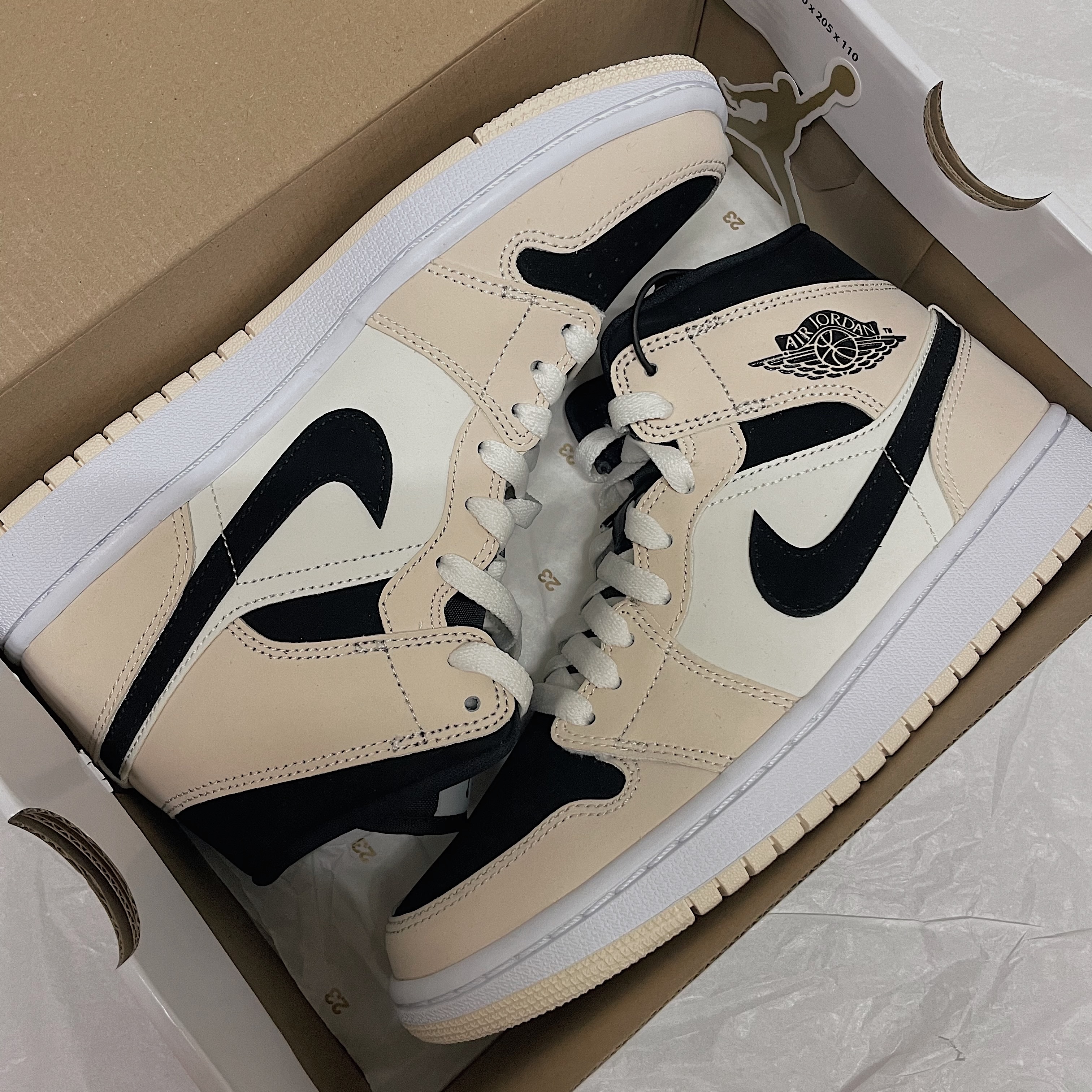 (W) Jordan 1 Mid Barely Orange 착용 스타일 - 3