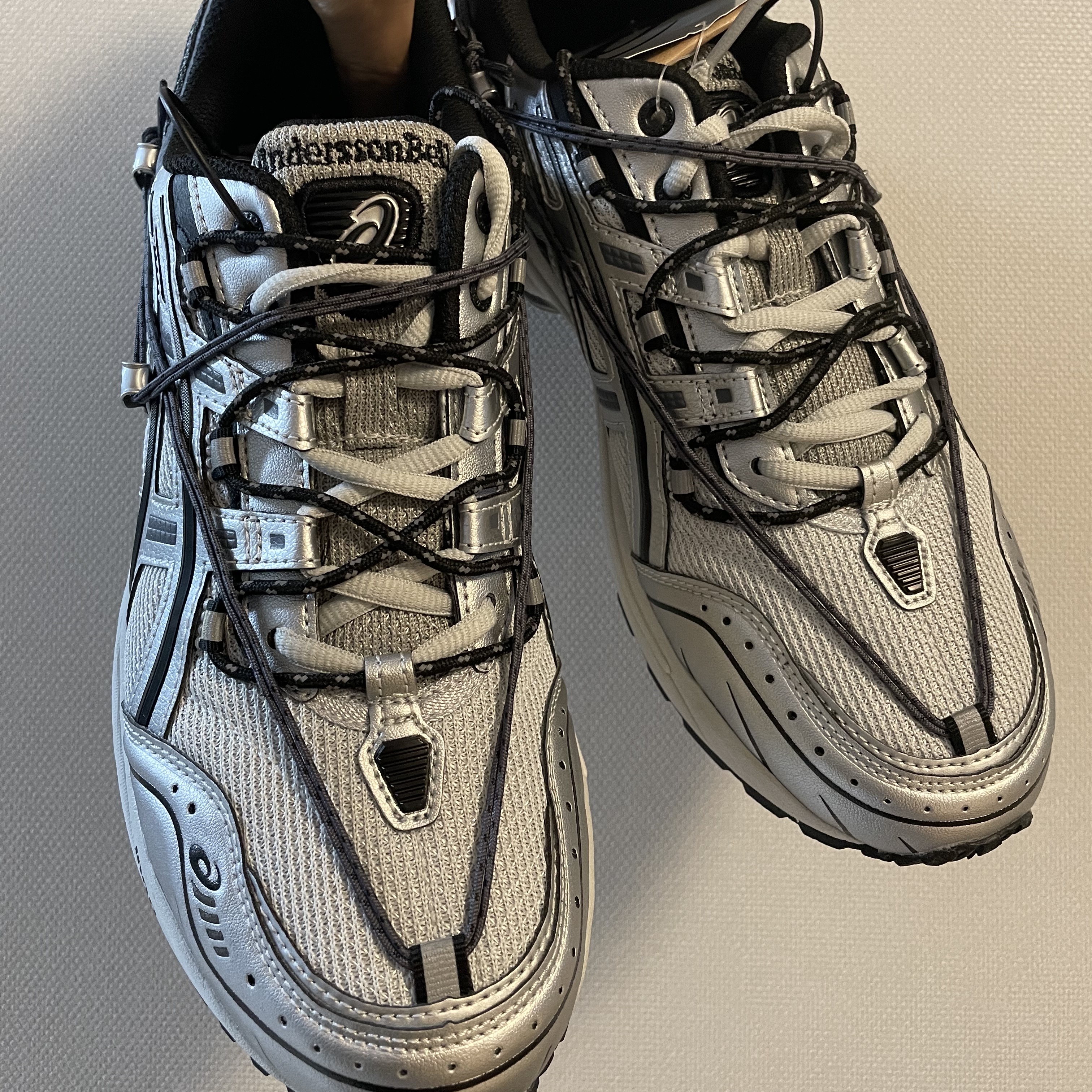 Asics x Andersson Bell Gel-1090 Glacier Grey Silver 착용 스타일 - 1