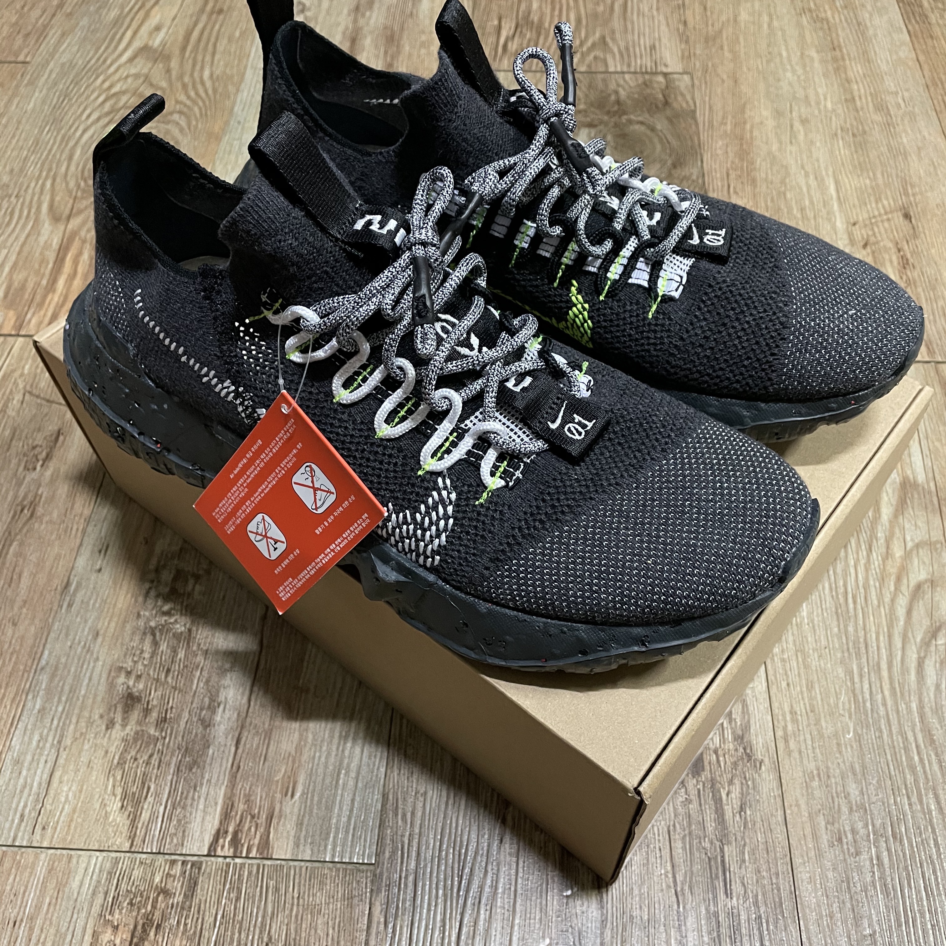 Nike Space Hippie 01 Black Volt 착용 스타일 - 2
