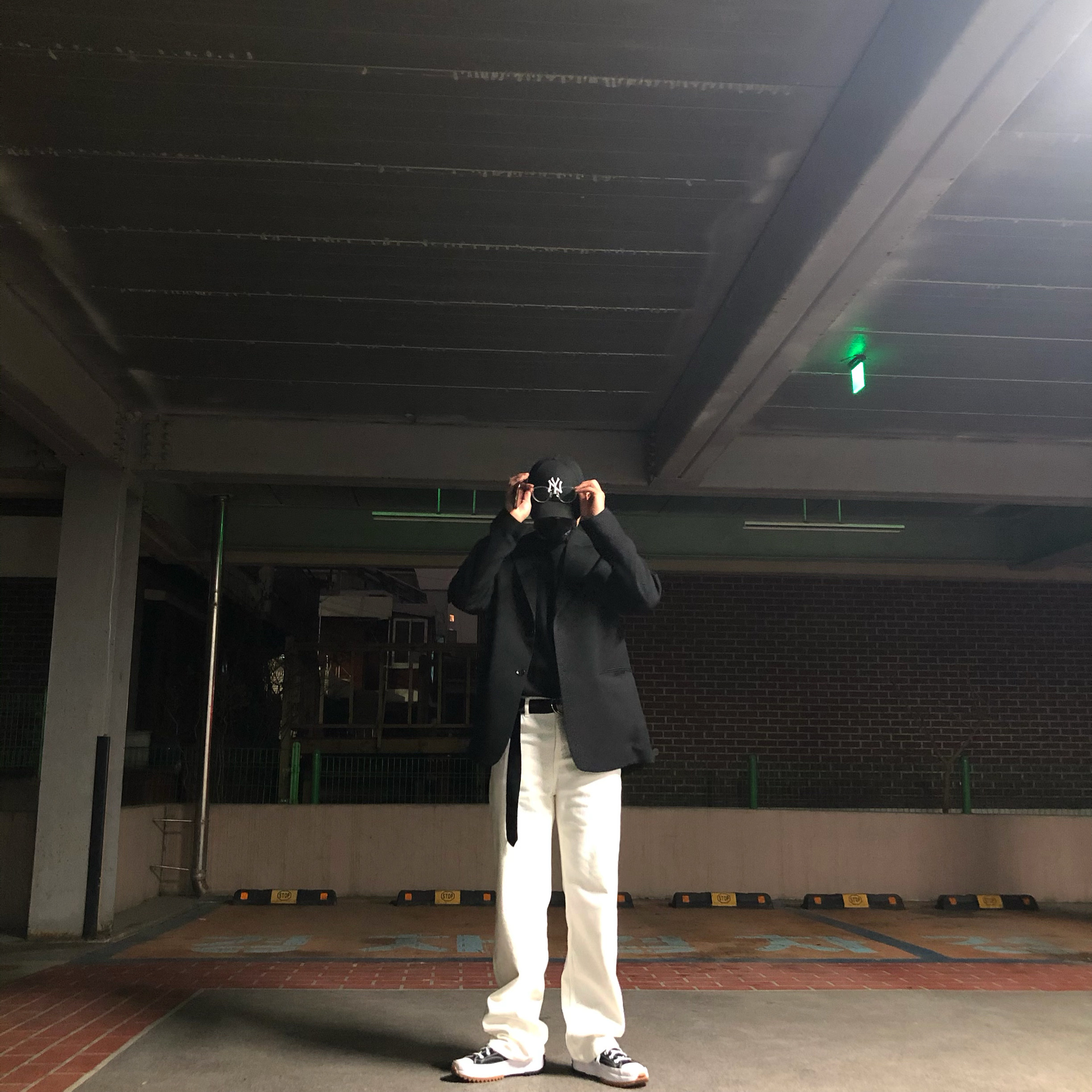 Converse Run Star Hike Hi Black White Gum 착용 스타일