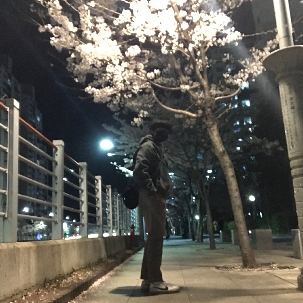 Nike x J.Crew Killshot 2 Sail Midnight Navy, IAB Studio Blocked Pigment Hoodie Black 착용 스타일