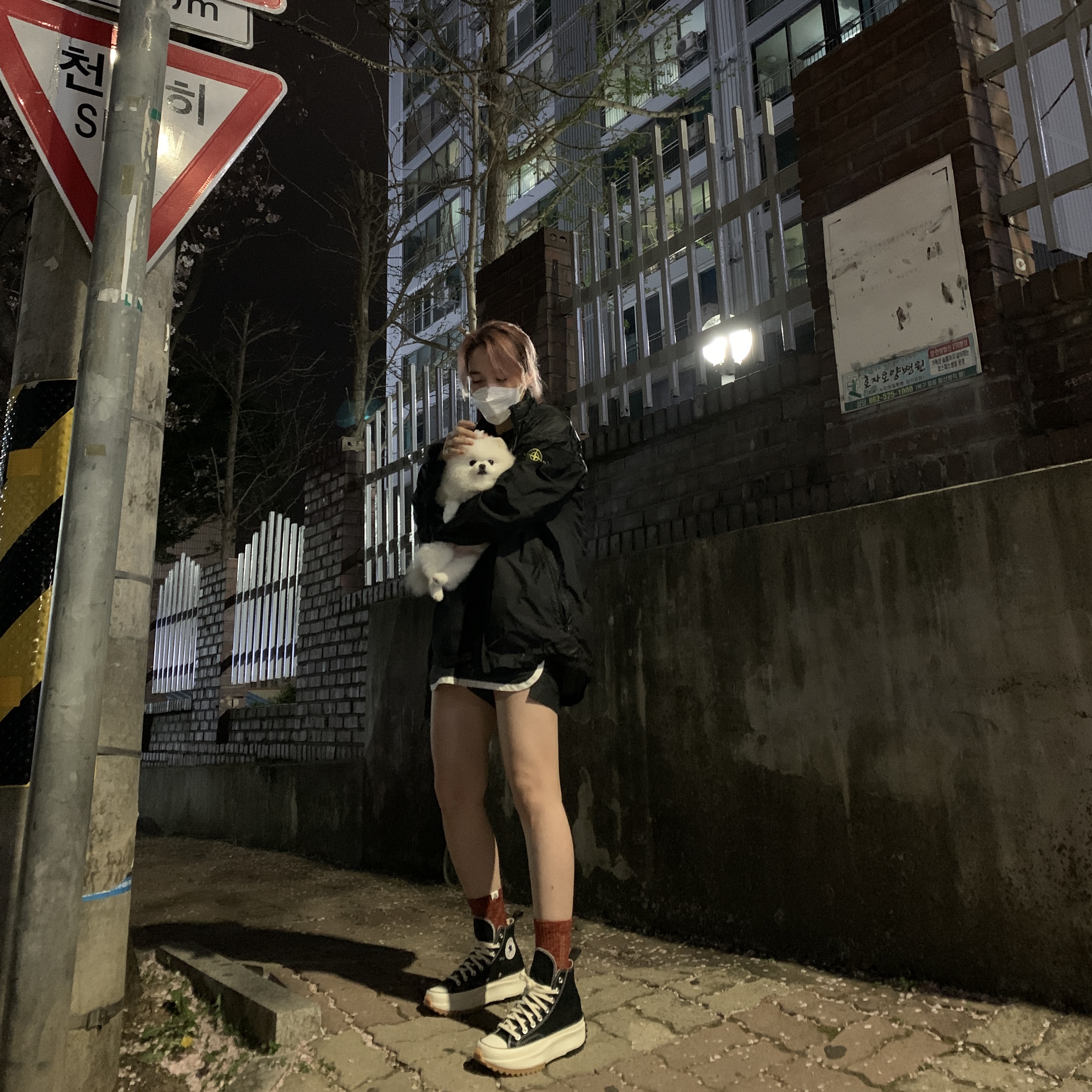 Converse x JW Anderson Run Star Hike Hi Black 착용 스타일 - 2