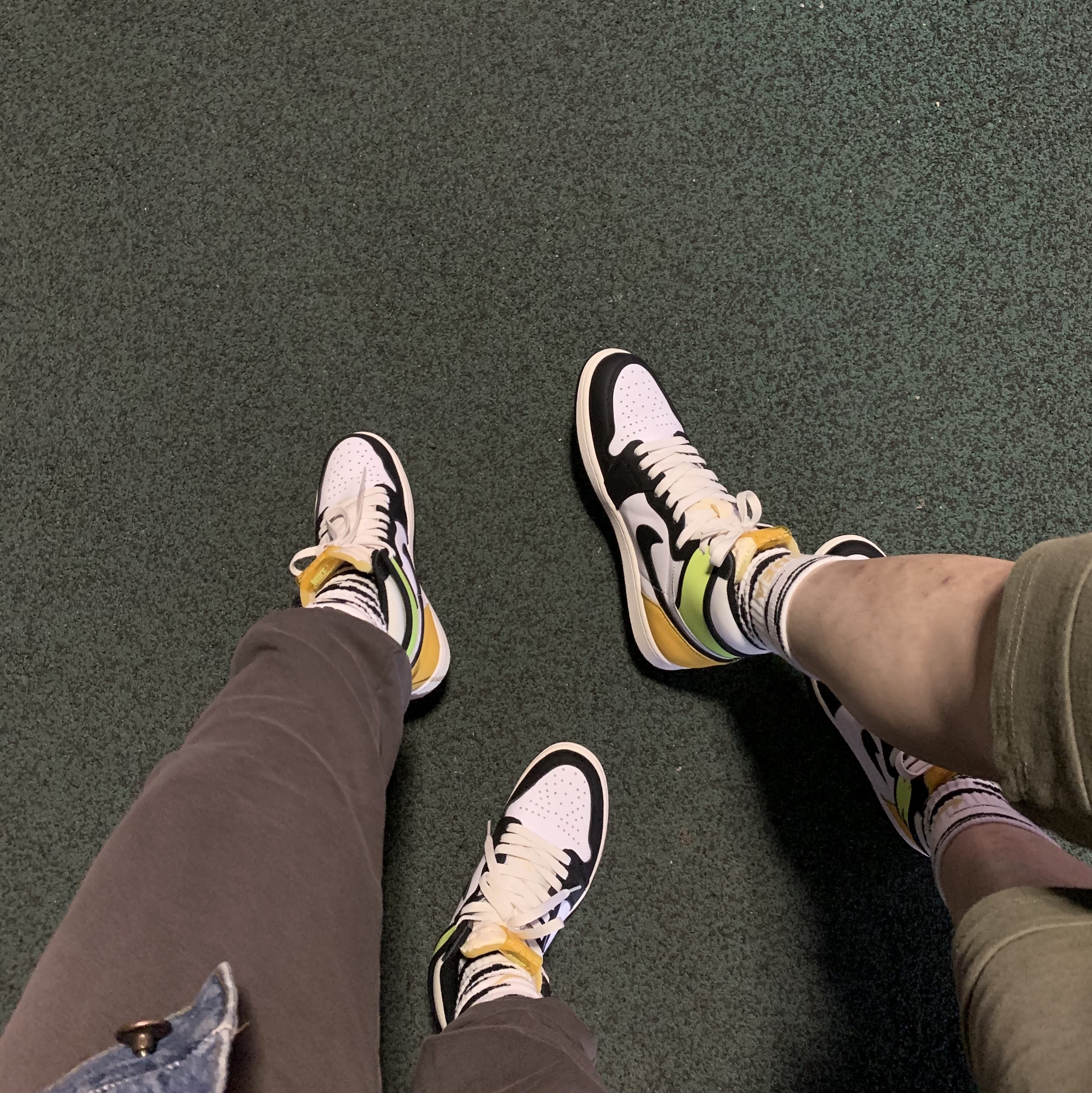 Jordan 1 Retro High OG Volt Gold 착용 스타일