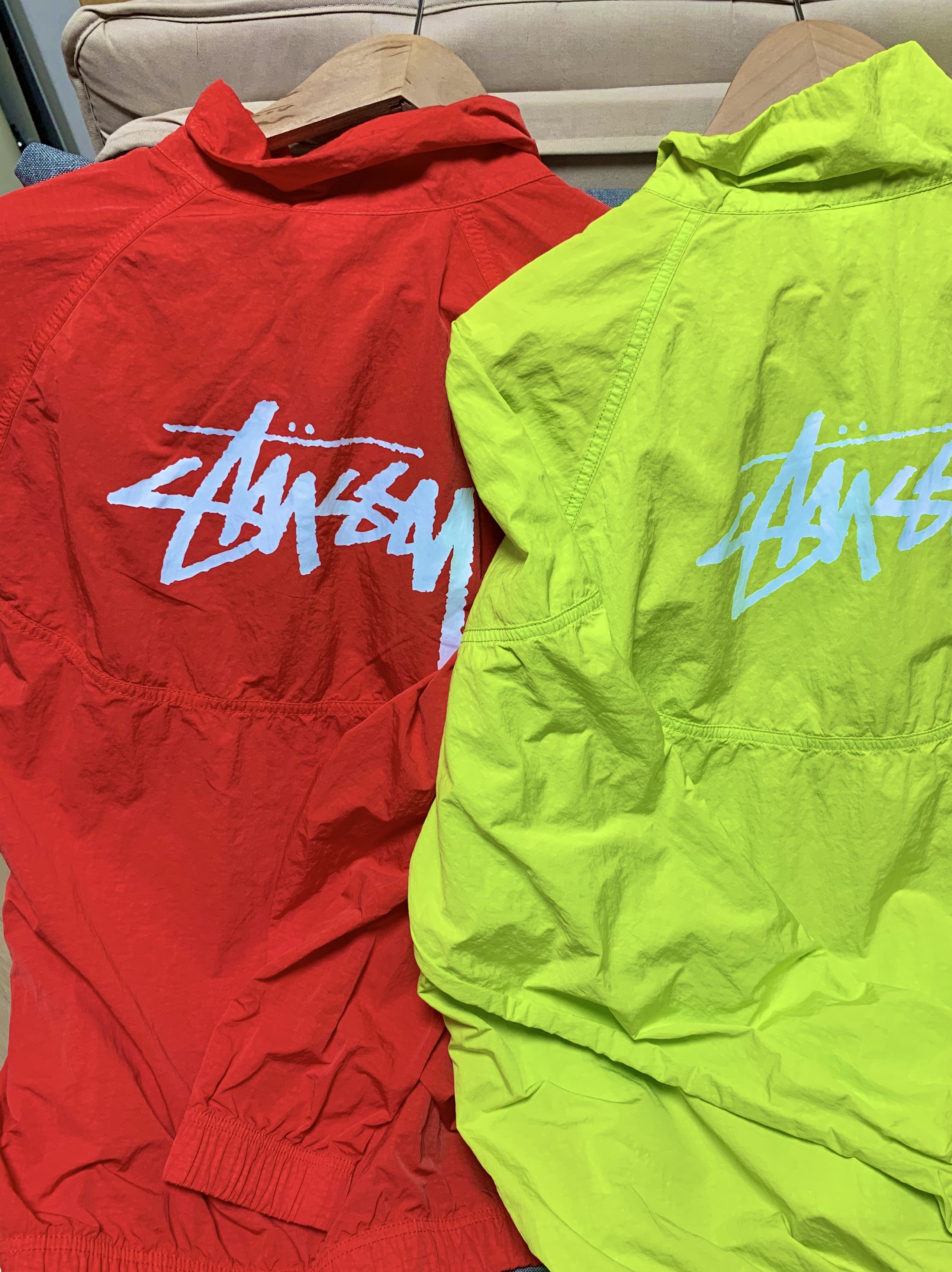 Nike x Stussy Windrunner Jacket Habanero Red, (W) Nike Dunk Low Disrupt Gym Red 착용 스타일 - 2