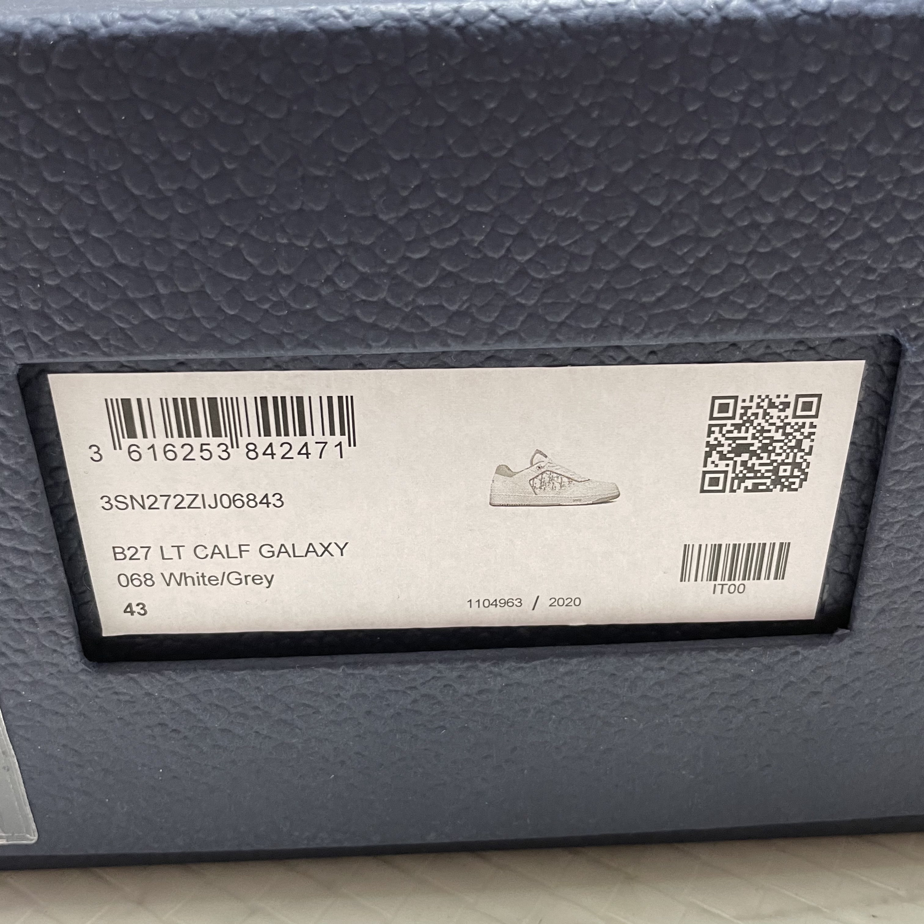 Dior B27 Low-Top Sneakers White Grey 착용 스타일 - 4