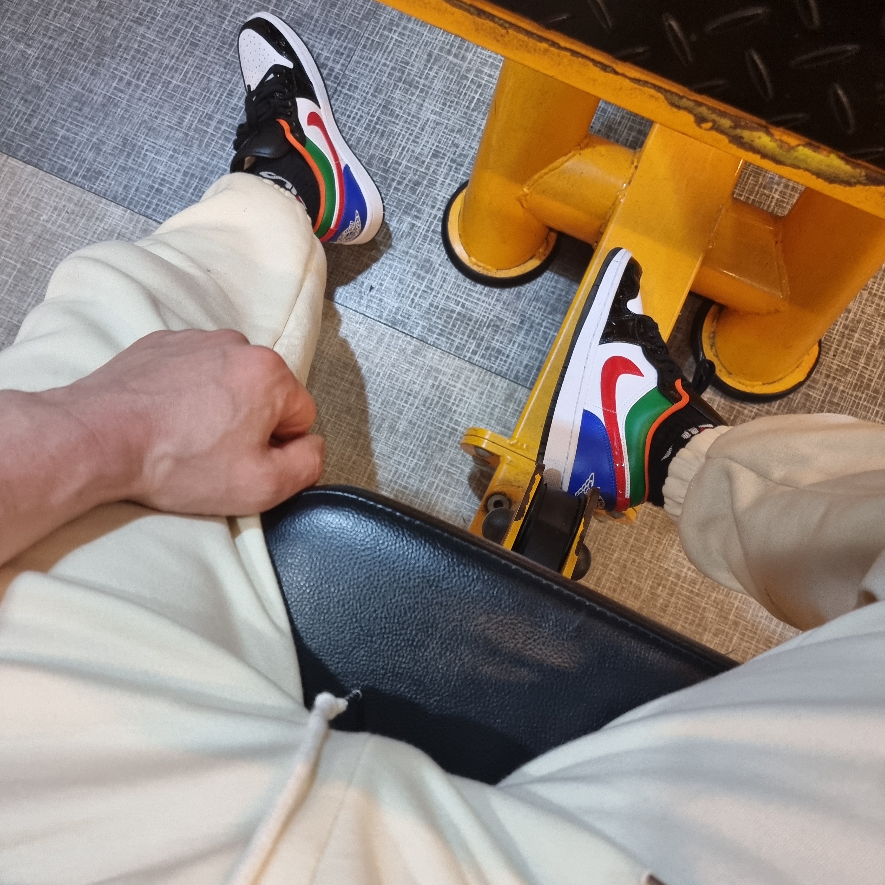 (W) Jordan 1 Low SE Multi-Color Black Toe 착용 스타일 - 1