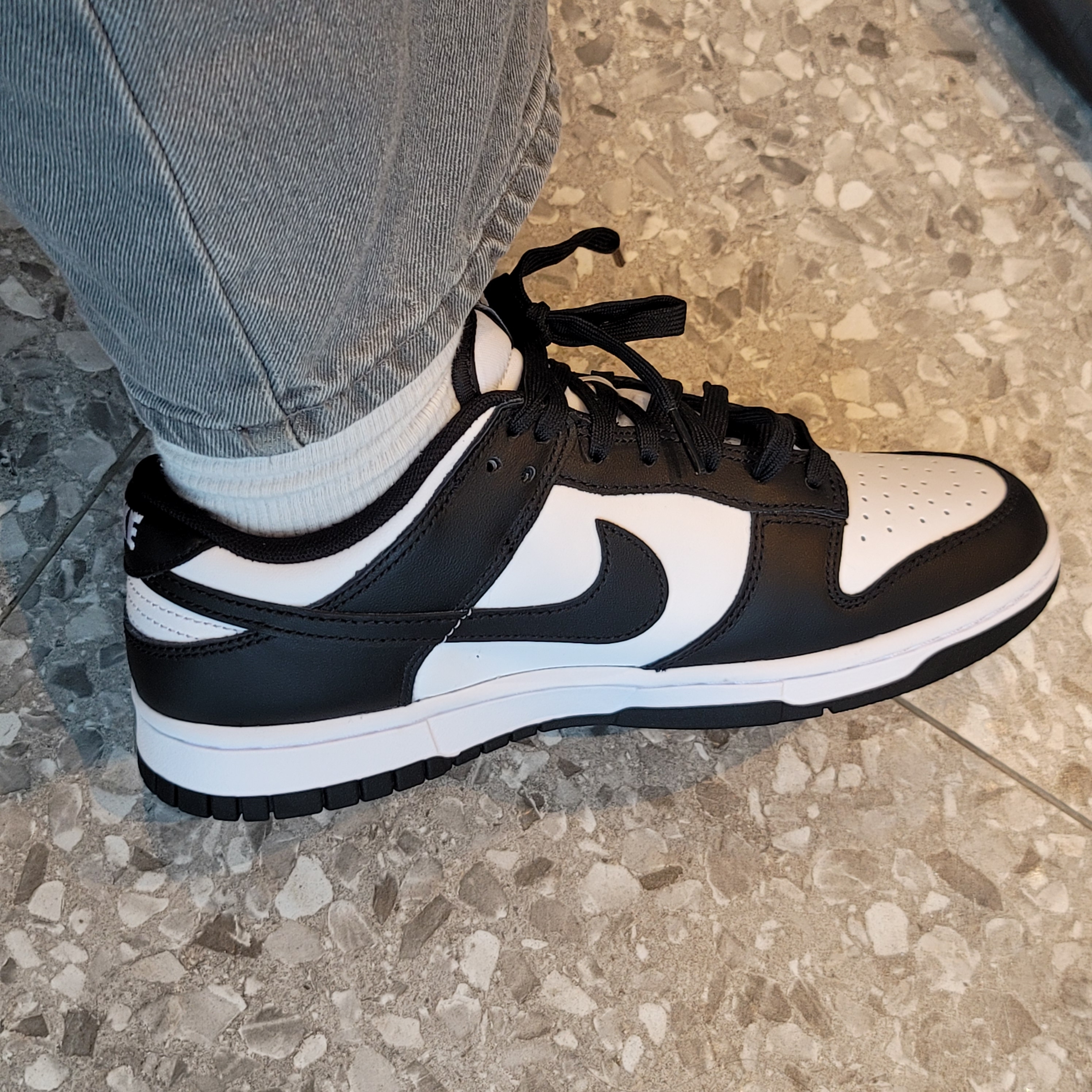 Nike Dunk Low Retro Black 착용 스타일 - 2