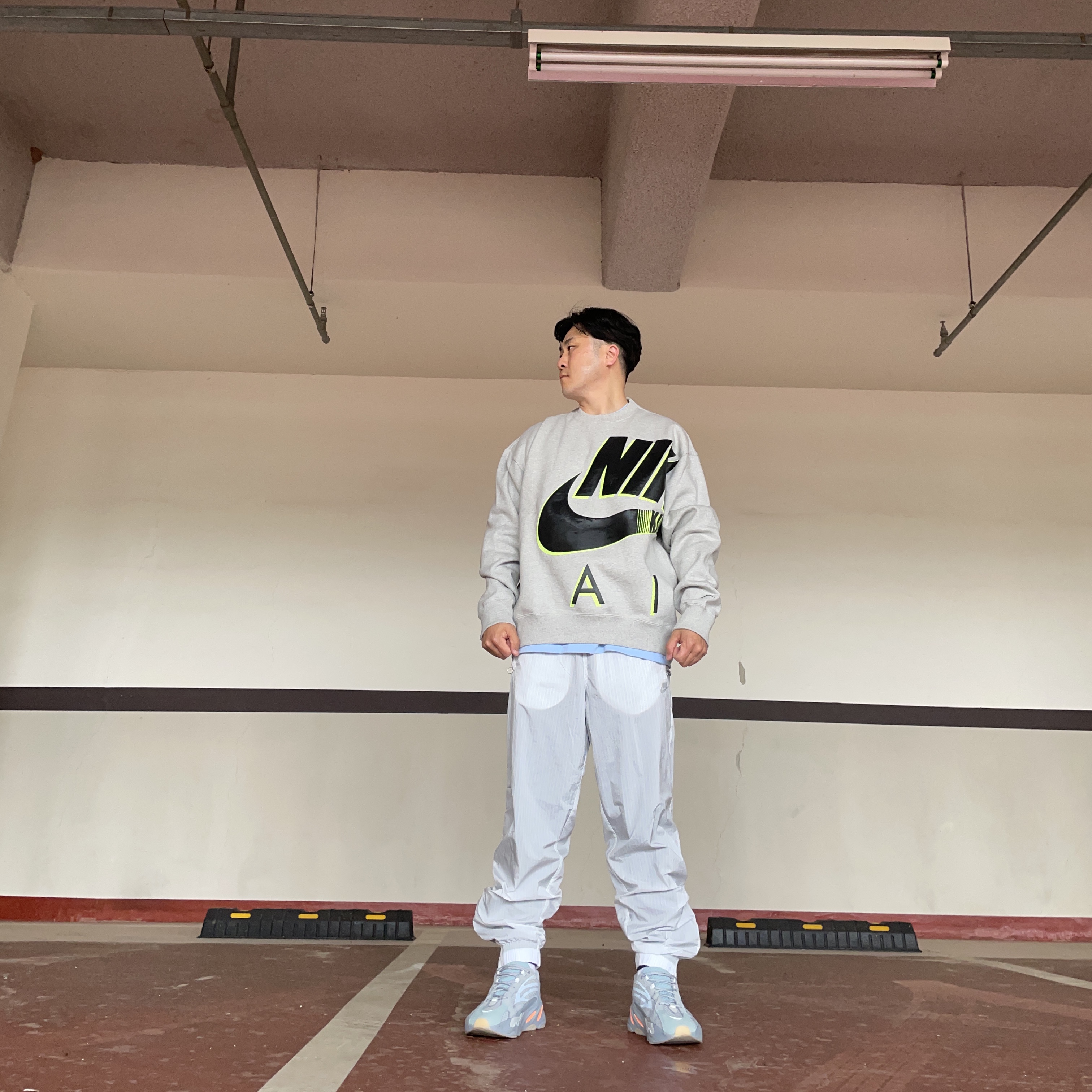 Nike x Kim Jones Fleece Crew Grey Heather - US/EU, Nike x Kim Jones Printed Track Pants White - US/EU 착용 스타일 - 1