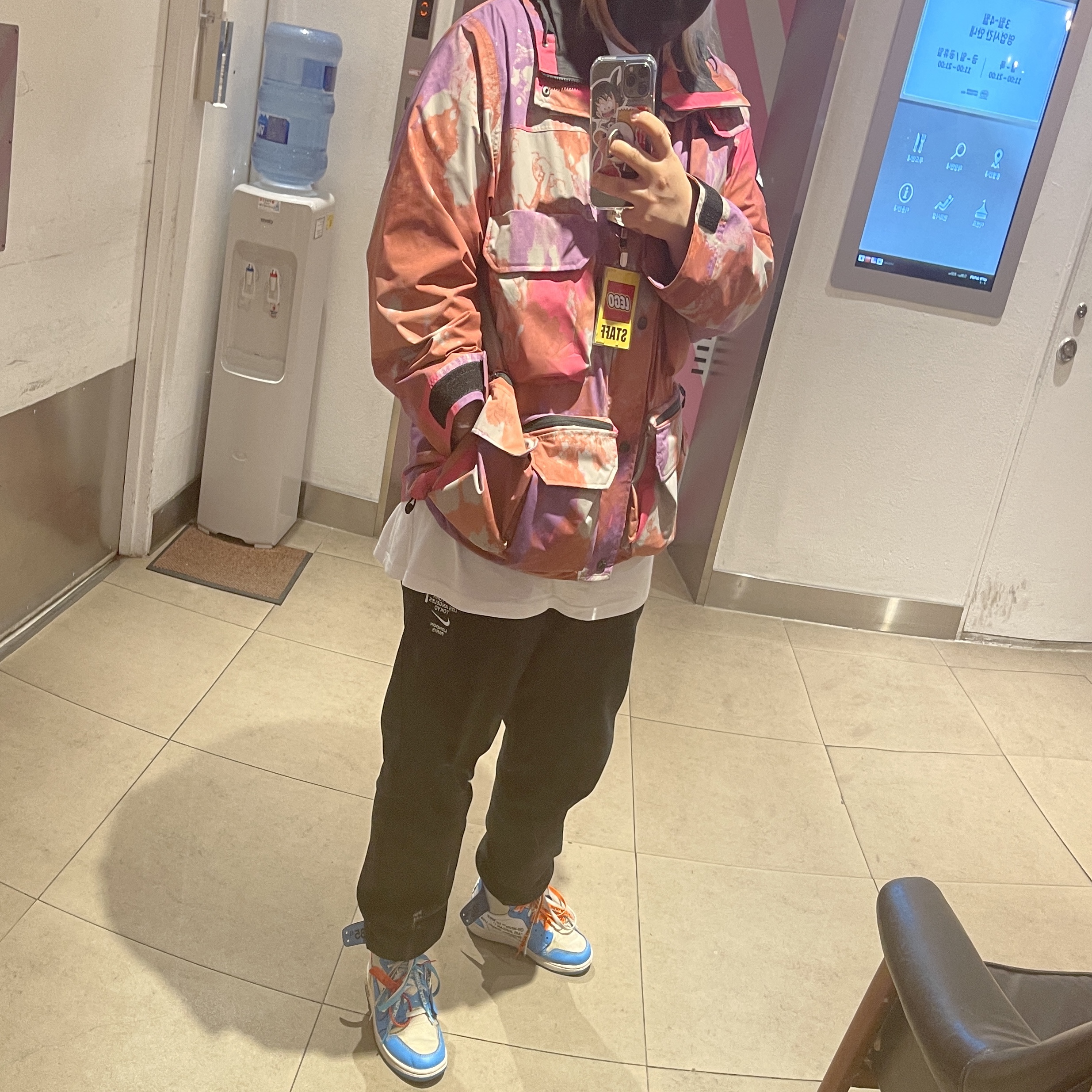 Supreme x The North Face Cargo Jacket Multi-Color - 20SS, Jordan 1 x Off-White Retro High University Blue 착용 스타일