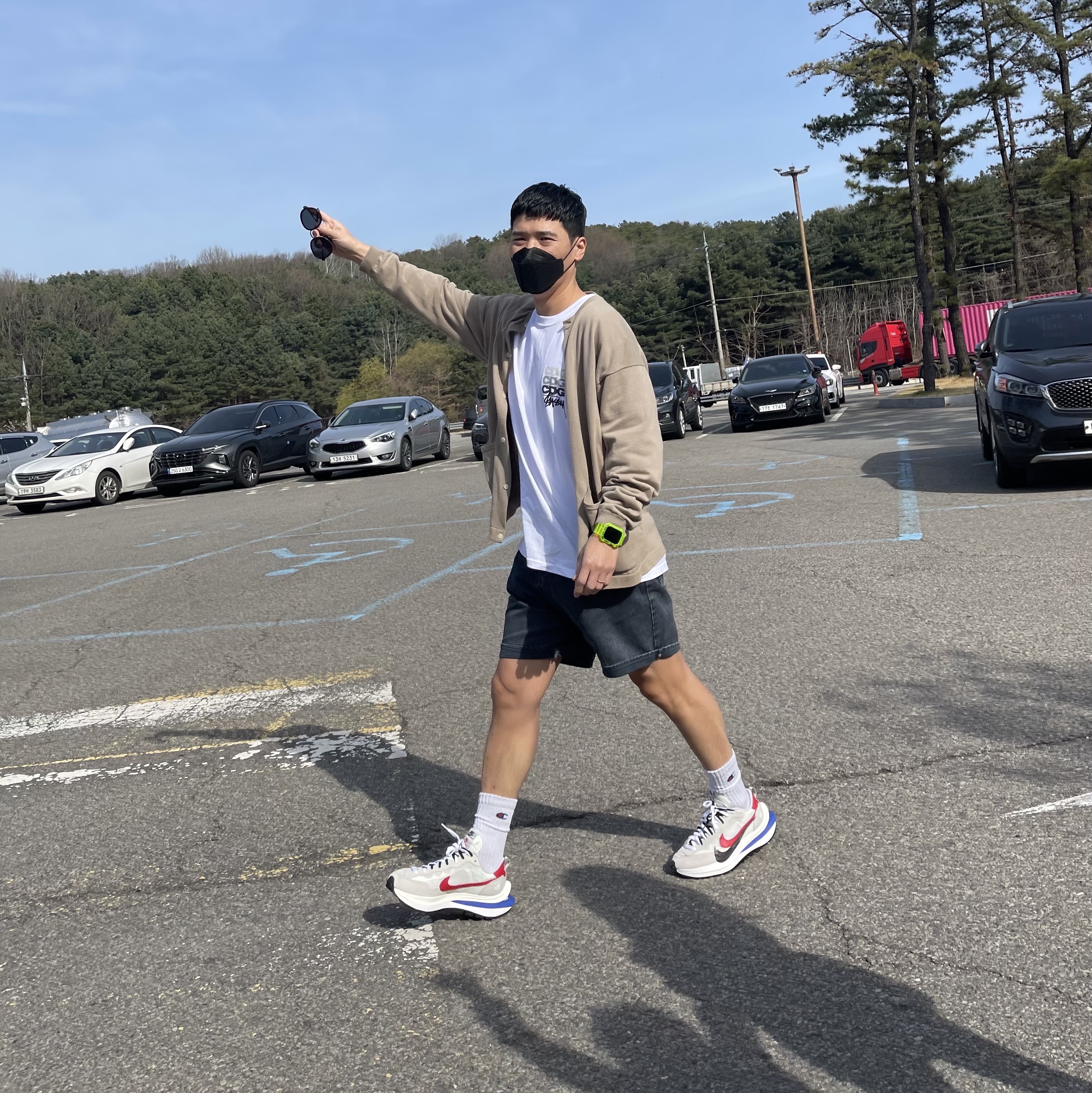 Nike x Sacai VaporWaffle Royal Fuchsia, Stussy x CDG Dot LS T-Shirt White 착용 스타일