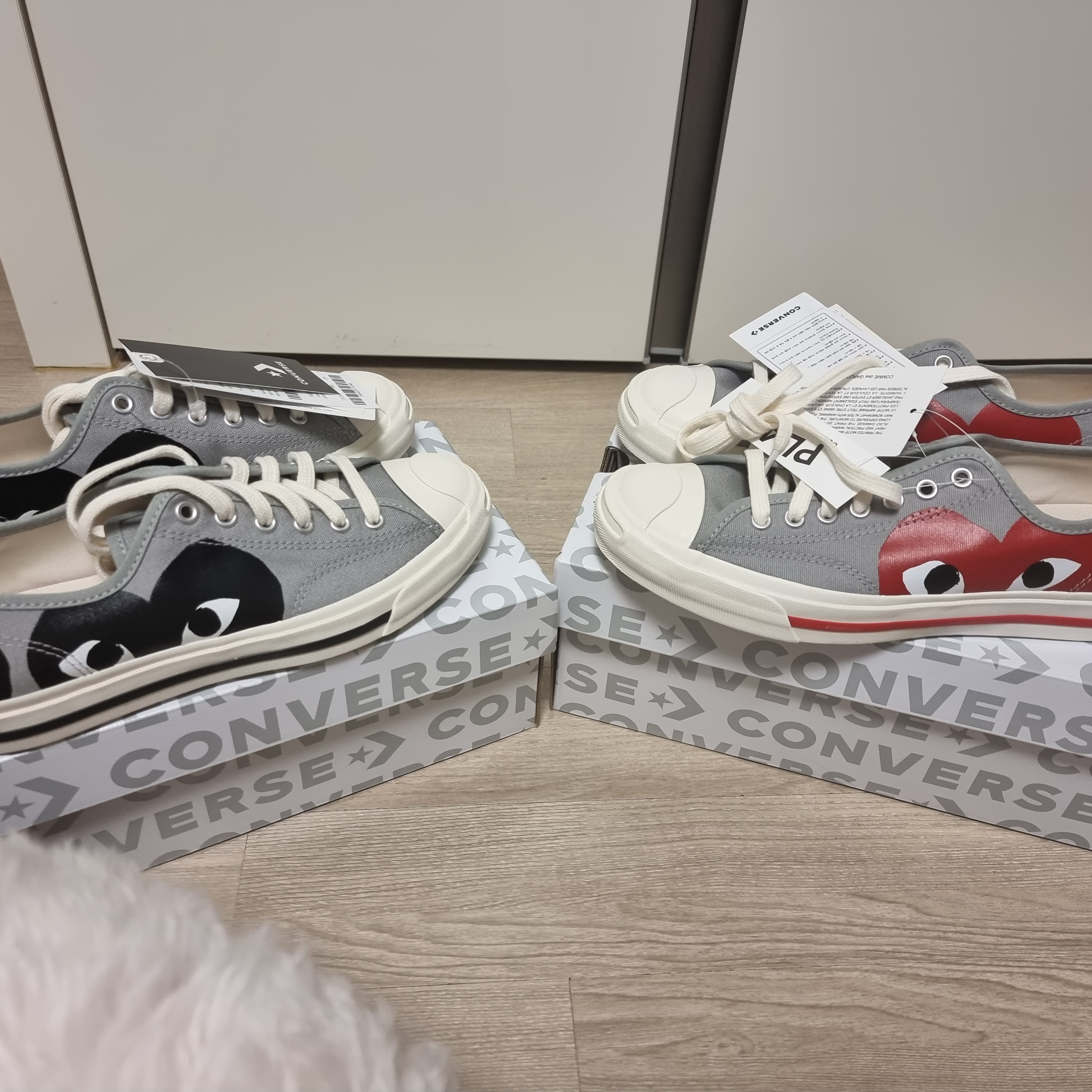 Converse x Play Comme des Garcons Jack Purcell Drizzle Black, Converse x Play Comme des Garcons Jack Purcell Drizzle Red 착용 스타일 - 1