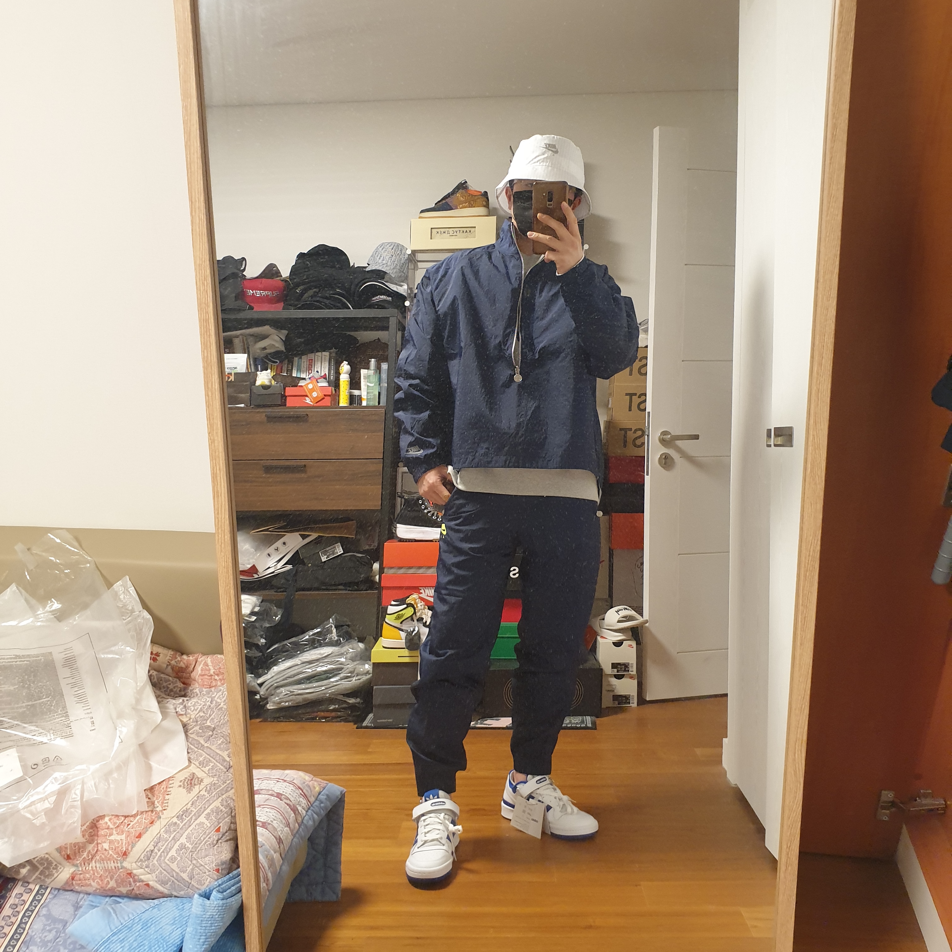 Nike x Kim Jones Reversible Wind Breaker Navy - US/EU, Nike x Kim Jones Bucket Hat White 착용 스타일 - 3