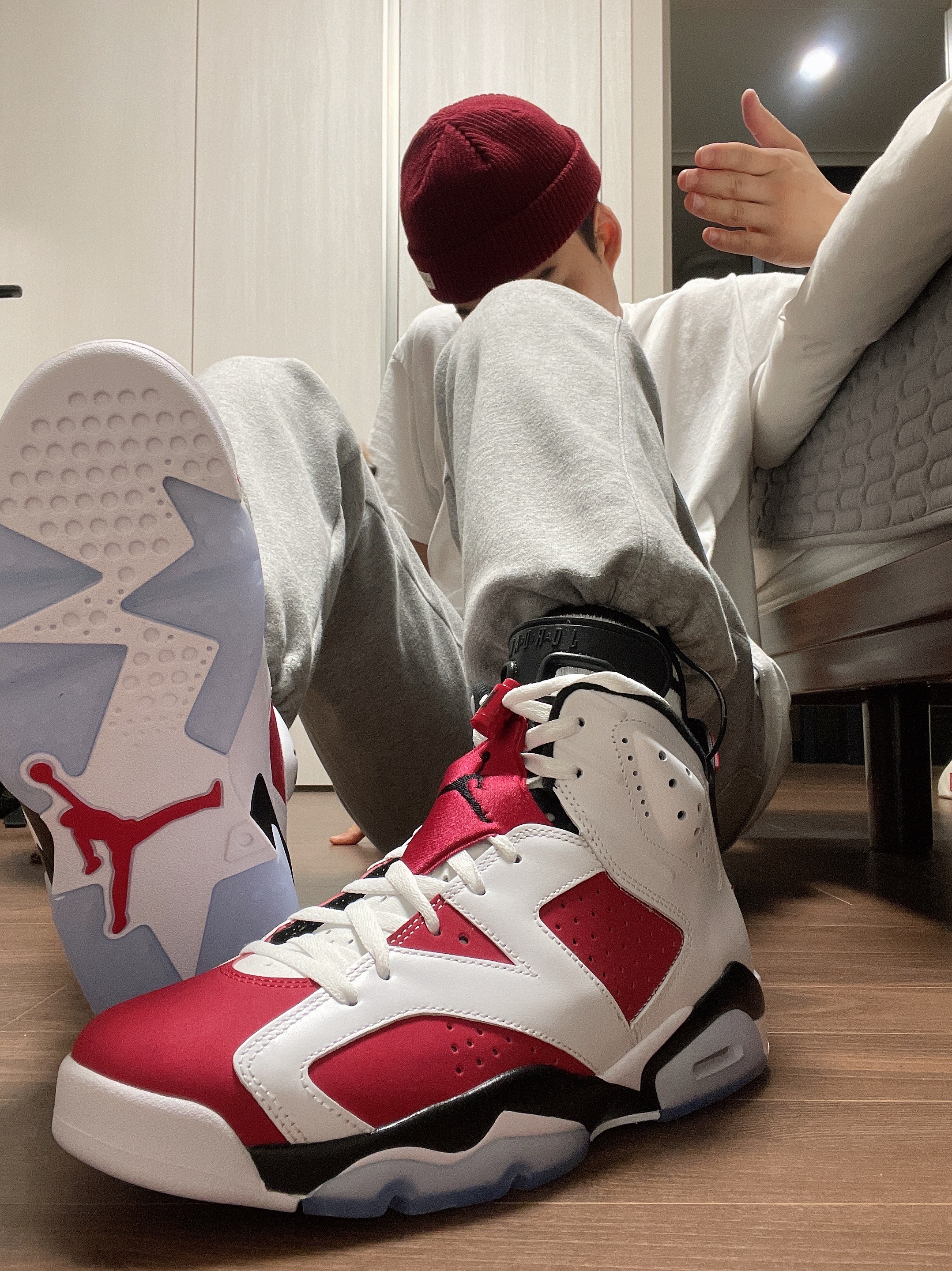 Jordan 6 Retro Carmine 2021 착용 스타일 - 2