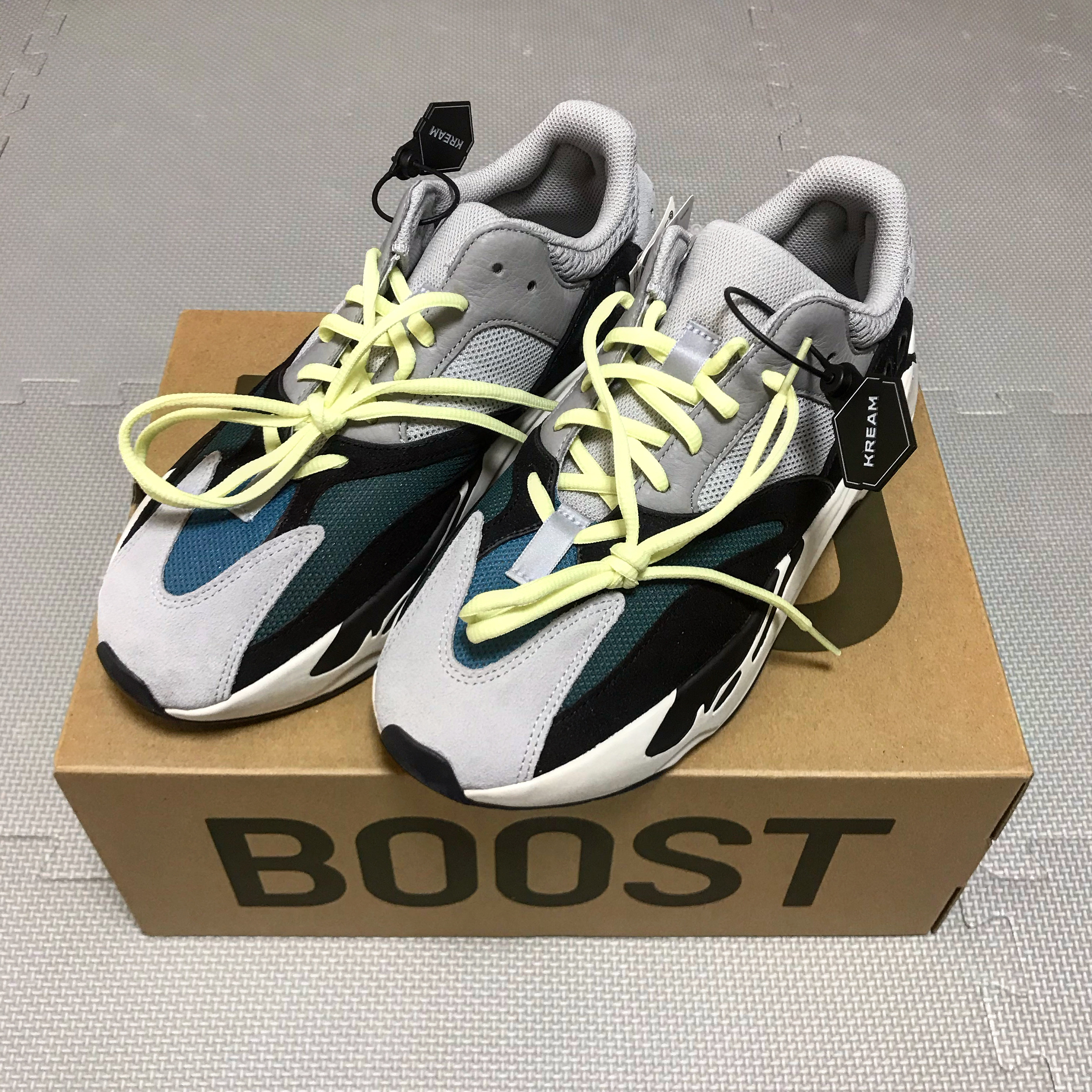 Adidas Yeezy Boost 700 Wave Runner Solid Grey 2017/2019 착용 스타일