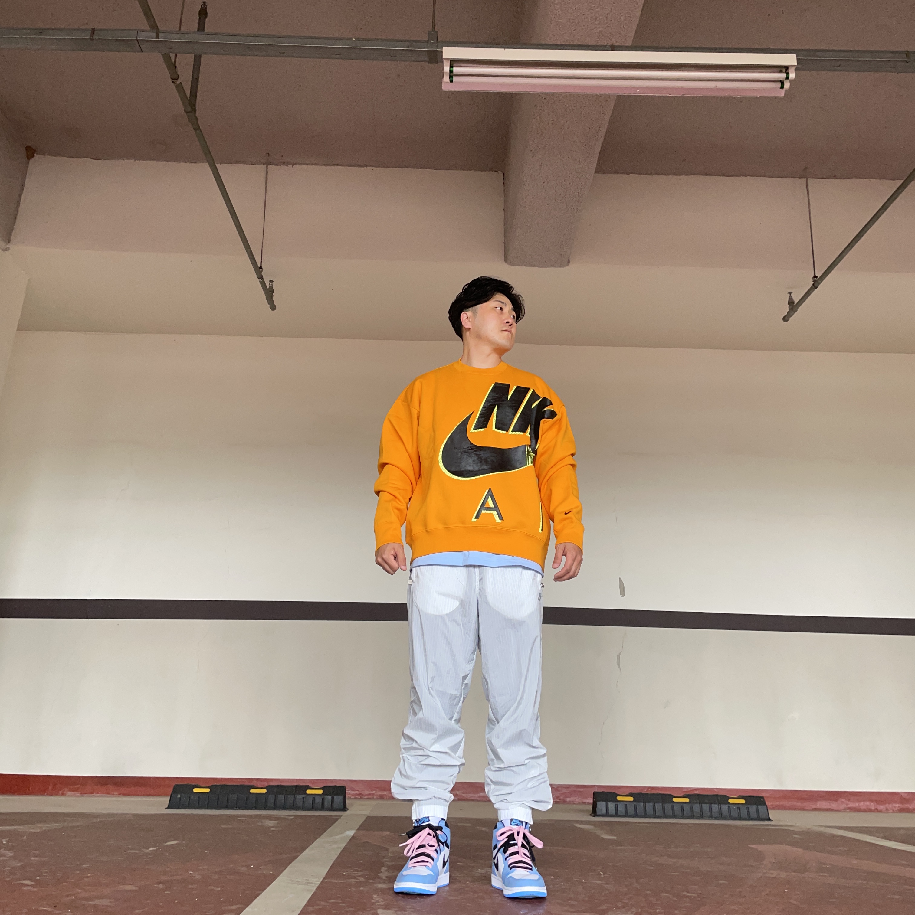 Nike x Kim Jones Printed Track Pants White - US/EU, Nike x Kim Jones Fleece Crew Circuit Orange - US/EU 착용 스타일 - 1
