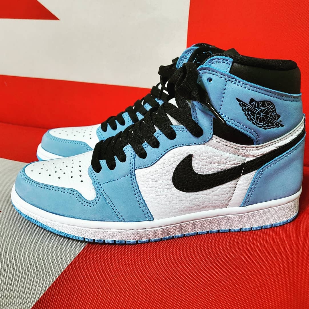 Jordan 1 Retro High OG University Blue 착용 스타일 - 5