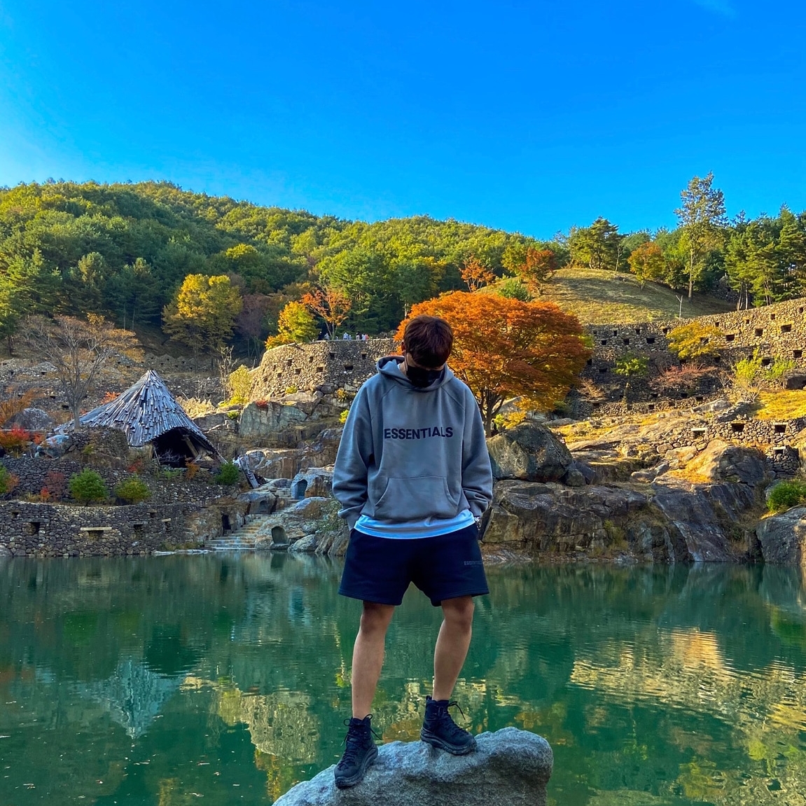 Essentials 3D Silicon Applique Pullover Hoodie Cement - 20FW, Essentials Sweatshorts Black 2020 착용 스타일