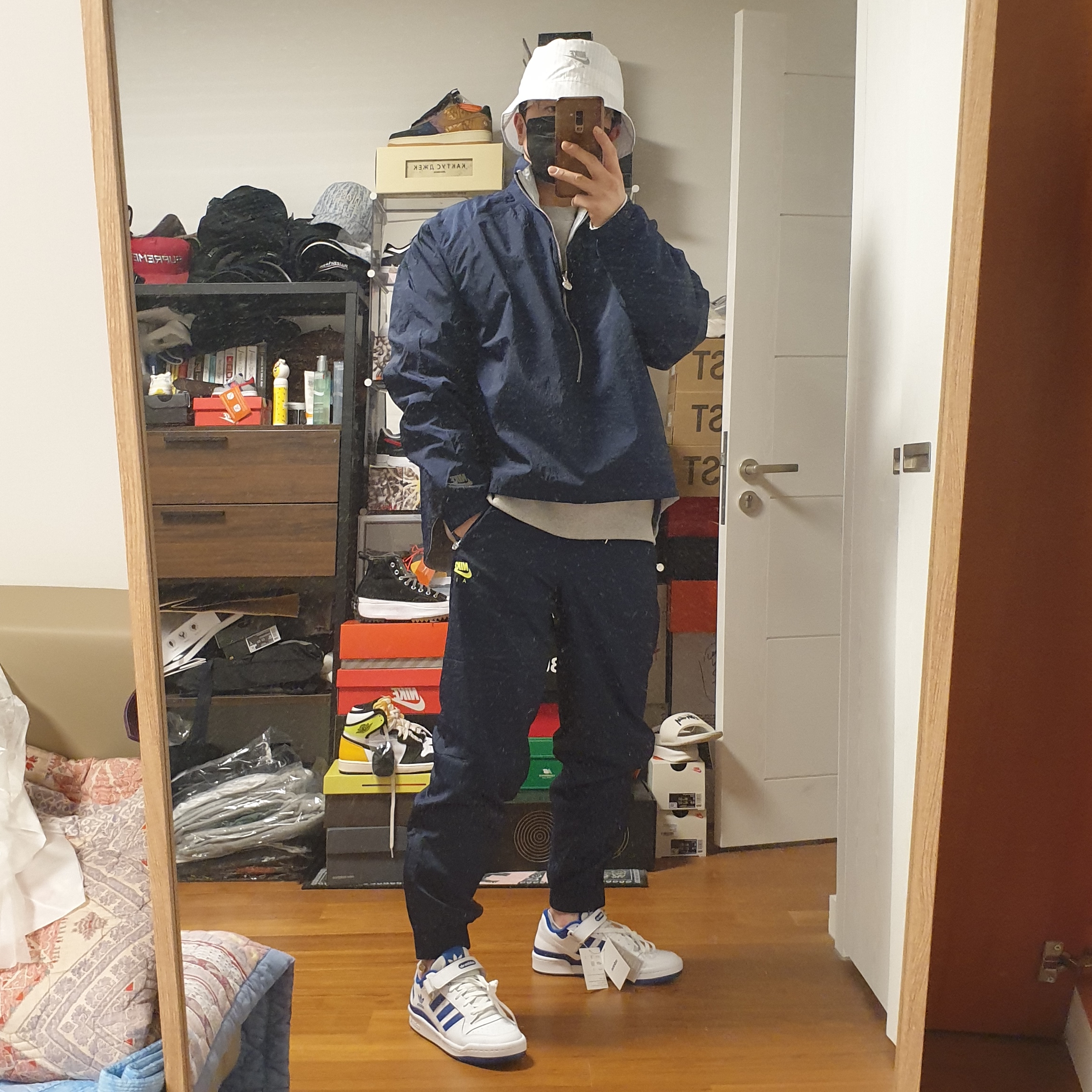 Nike x Kim Jones Reversible Wind Breaker Navy - US/EU, Nike x Kim Jones Bucket Hat White 착용 스타일 - 1