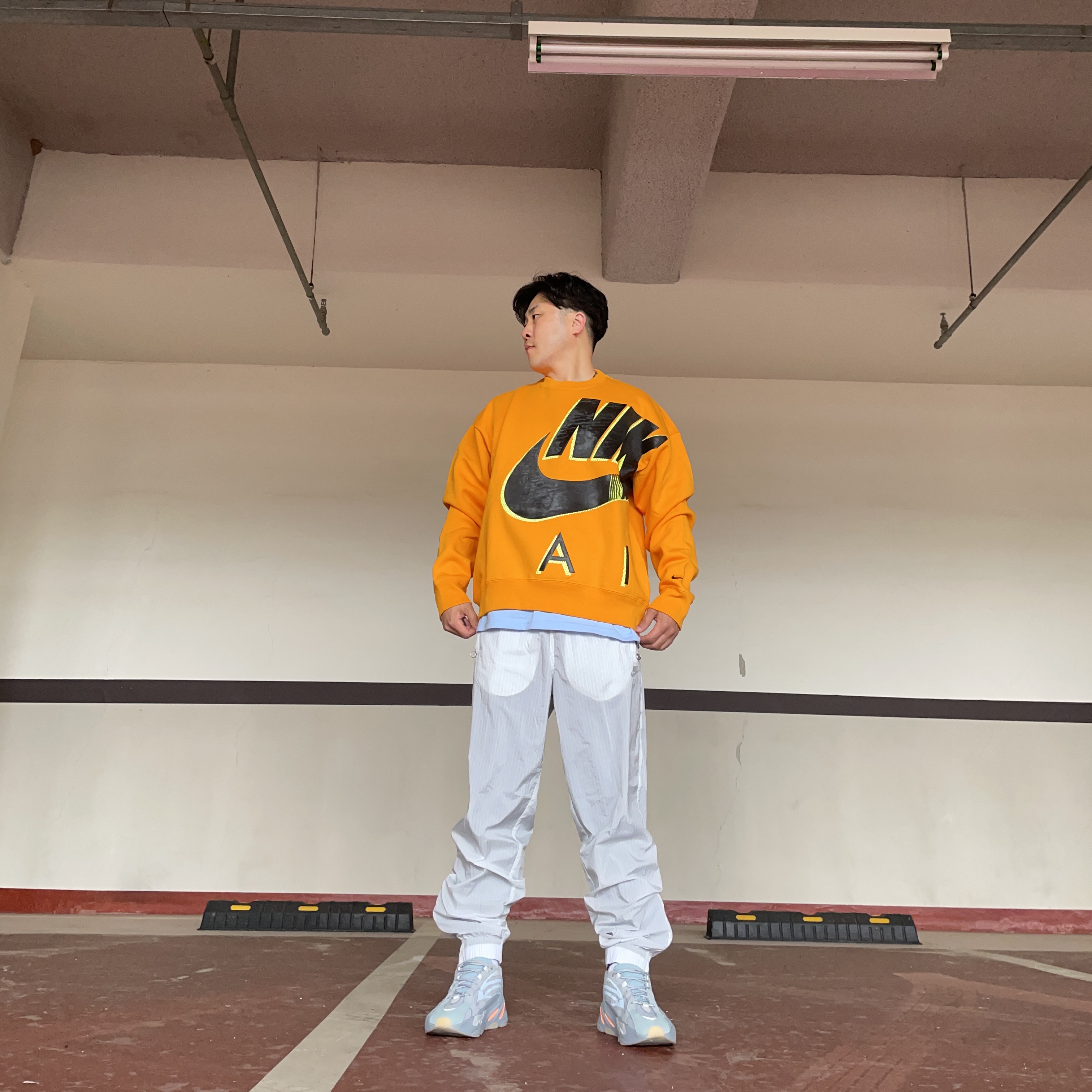 Nike x Kim Jones Printed Track Pants White - US/EU, Nike x Kim Jones Fleece Crew Circuit Orange - US/EU 착용 스타일 - 3
