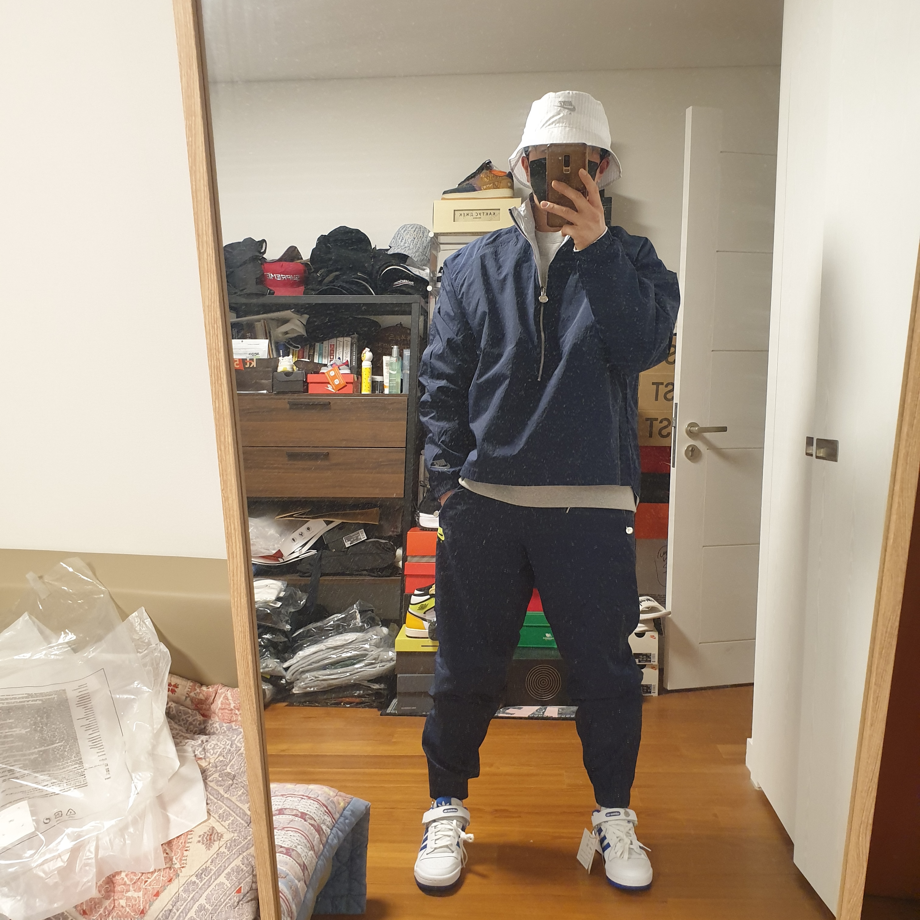 Nike x Kim Jones Reversible Wind Breaker Navy - US/EU, Nike x Kim Jones Bucket Hat White 착용 스타일 - 2