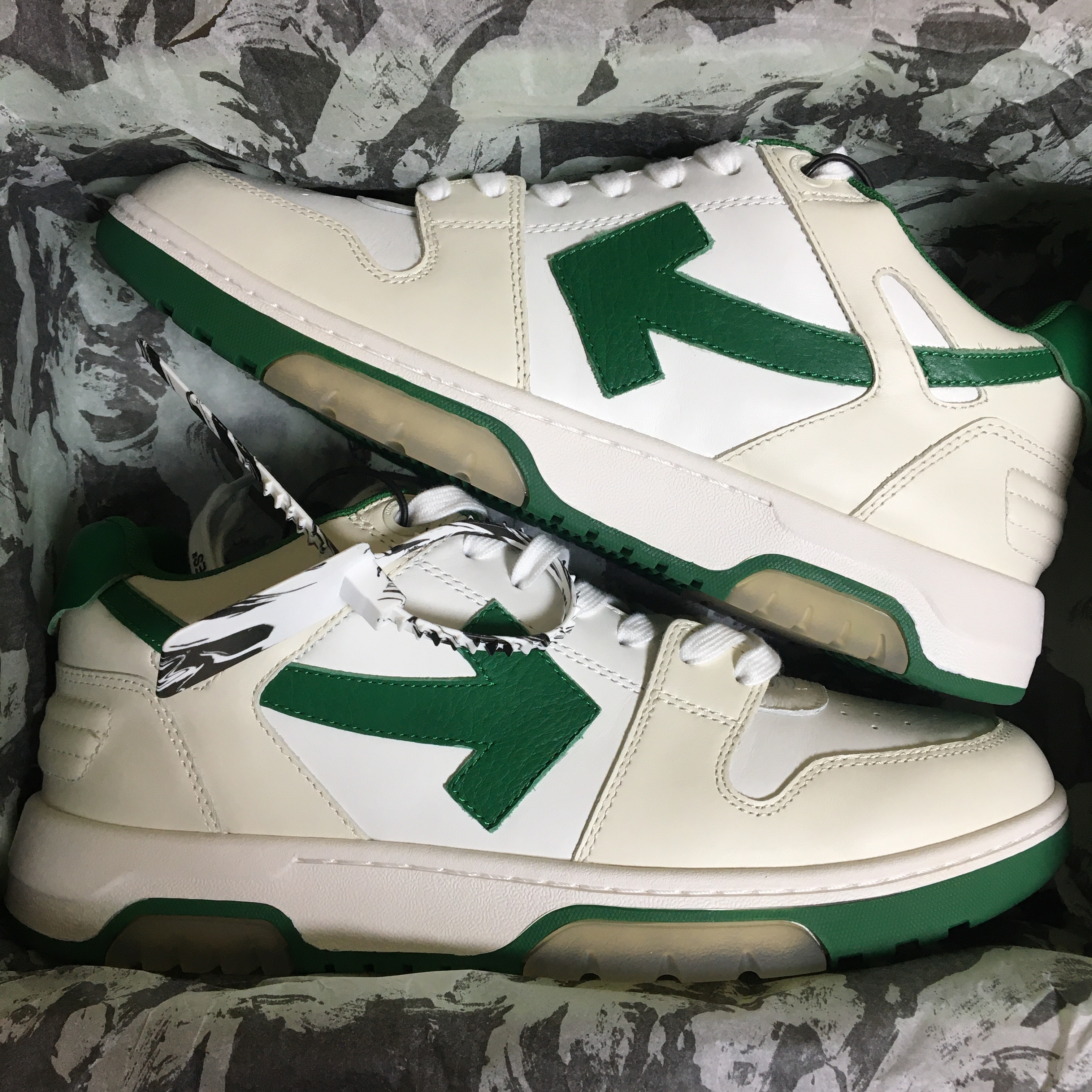 Off-White Out Of Office OOO Sneakers White Green - 21SS 착용 스타일 - 1