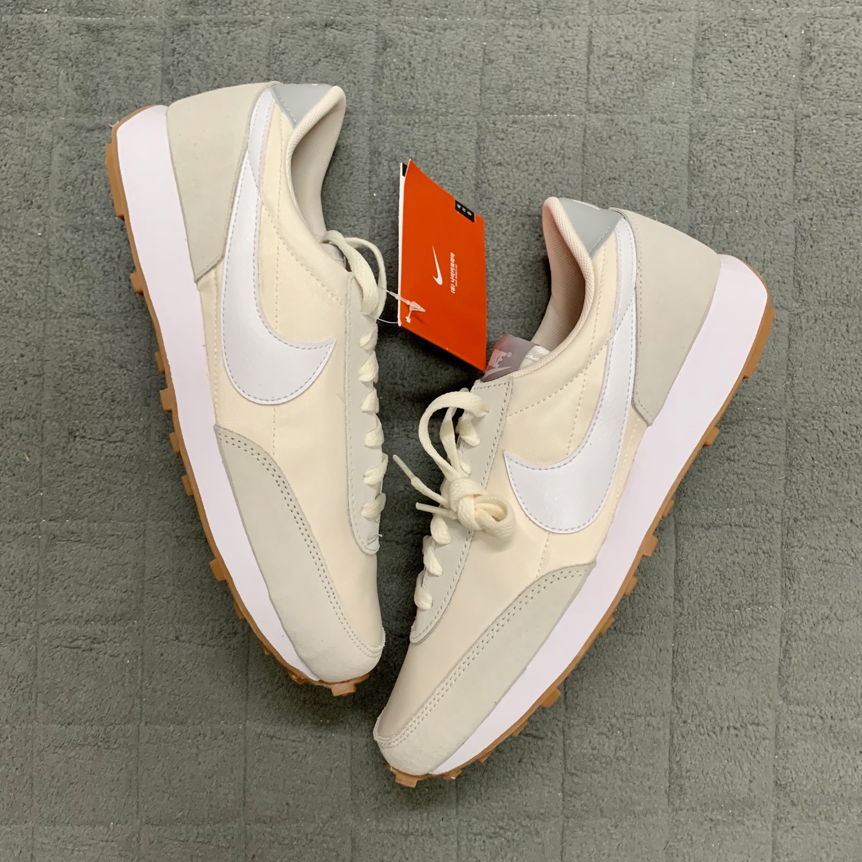 (W) Nike Daybreak Summit White 착용 스타일