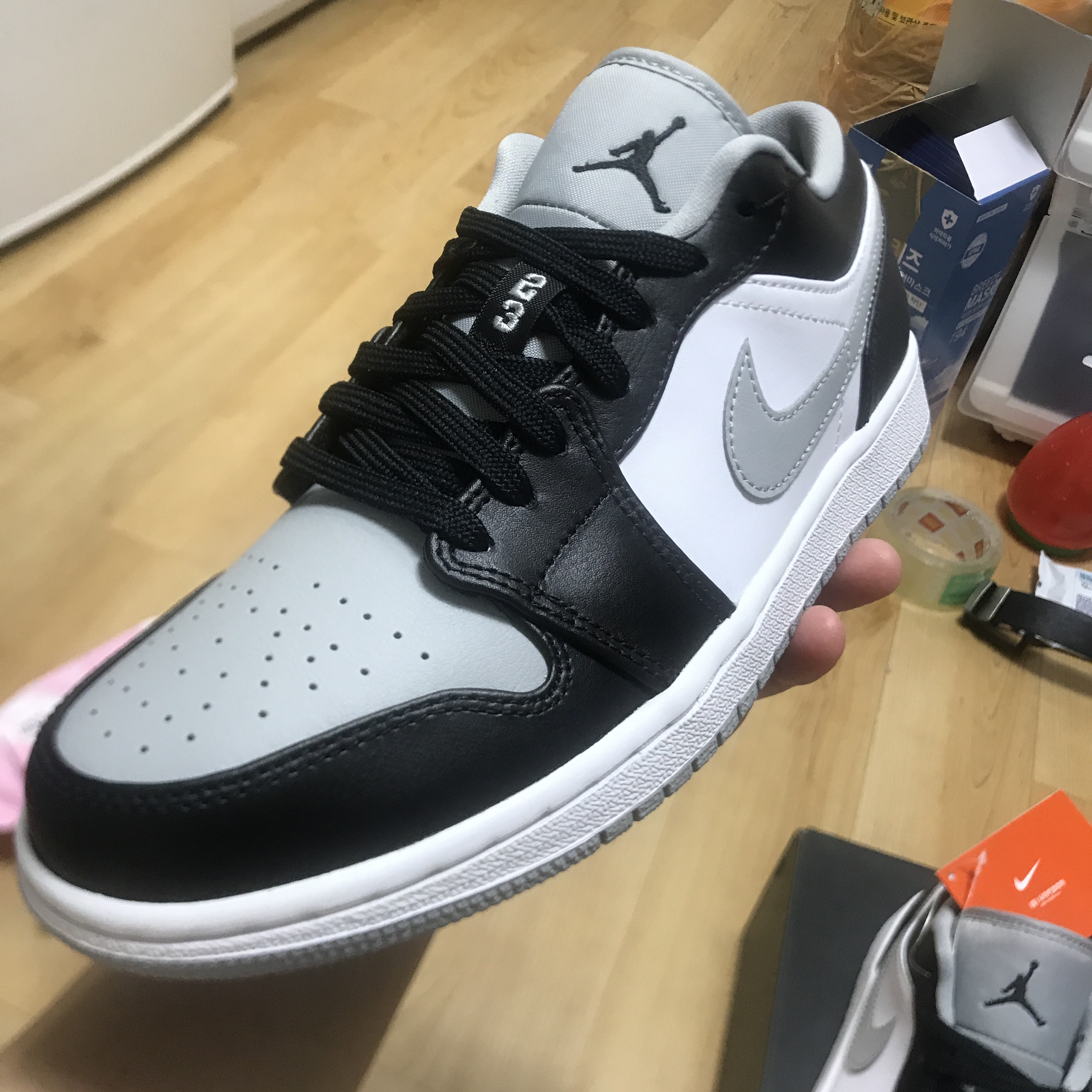 Jordan 1 Low Black Light Smoke Grey 착용 스타일 - 1
