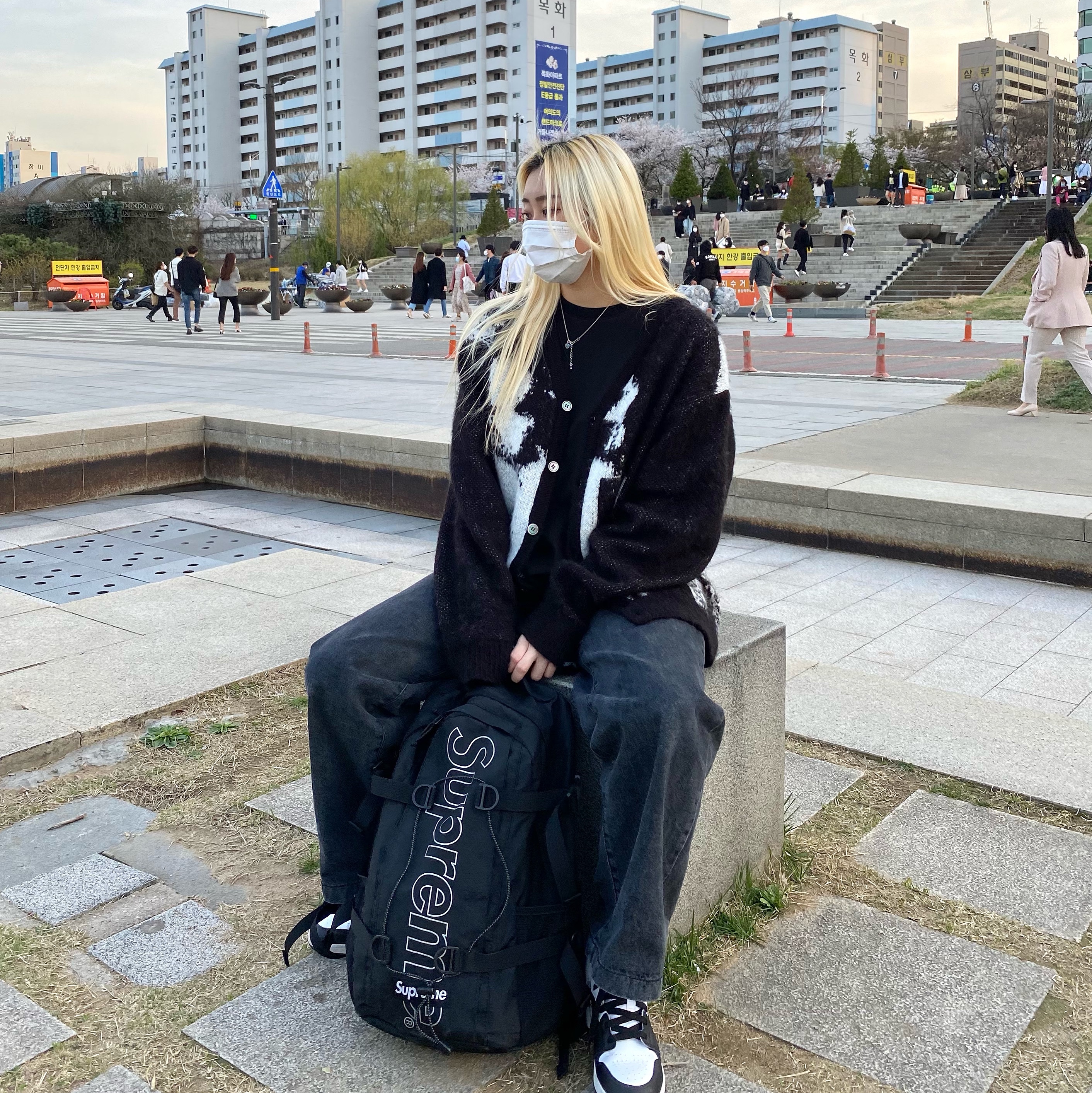 Supreme Backpack Black - 18FW, Jordan 1 Mid White Shadow 착용 스타일