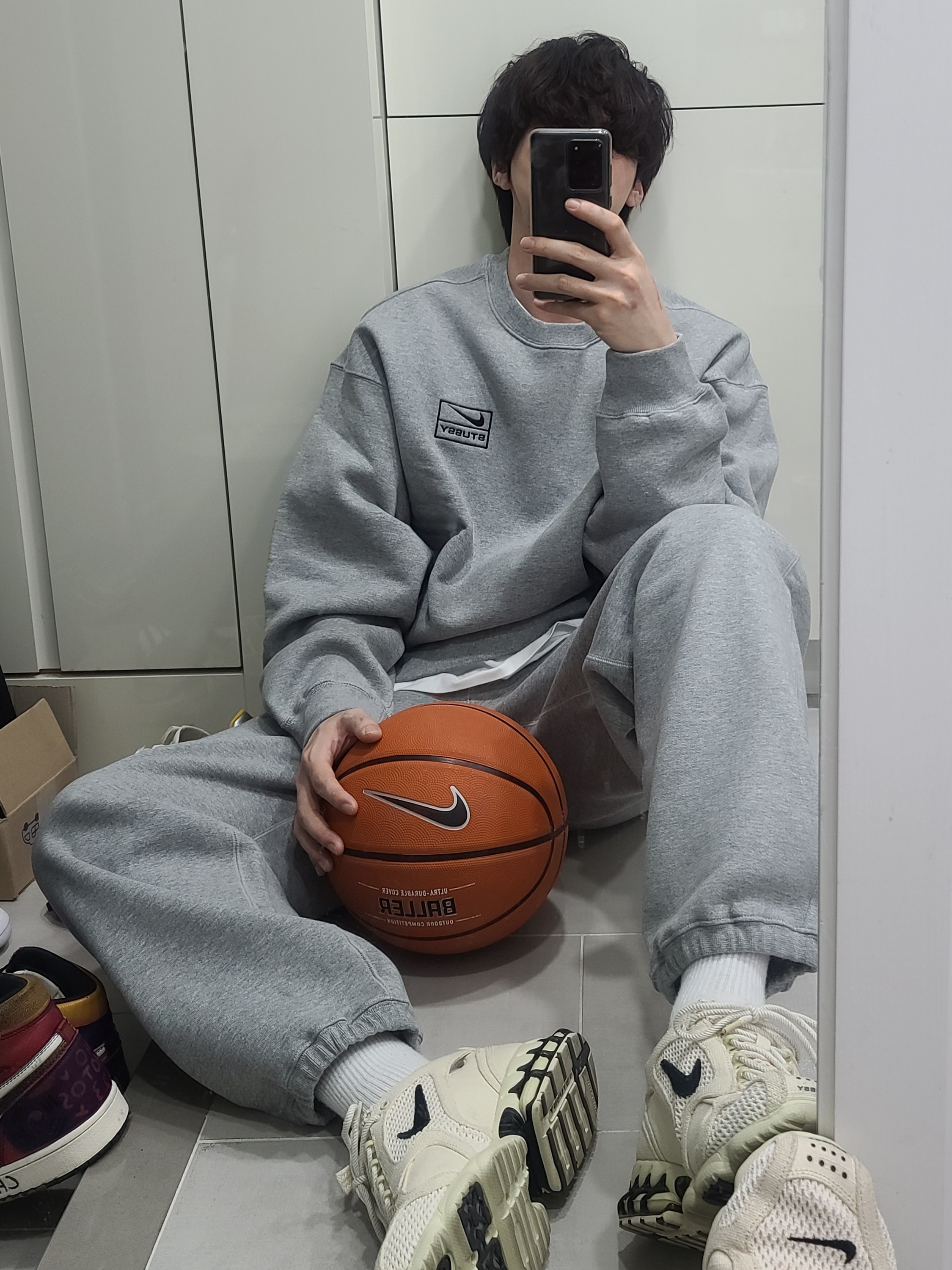 Nike x Stussy Air Zoom Spiridon Cage 2 Fossil, Jordan 1 Retro High OG Defiant SB LA to Chicago 착용 스타일