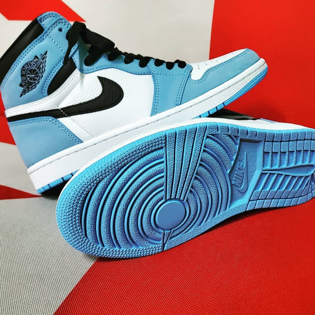 Jordan 1 Retro High OG University Blue 착용 스타일 - 4