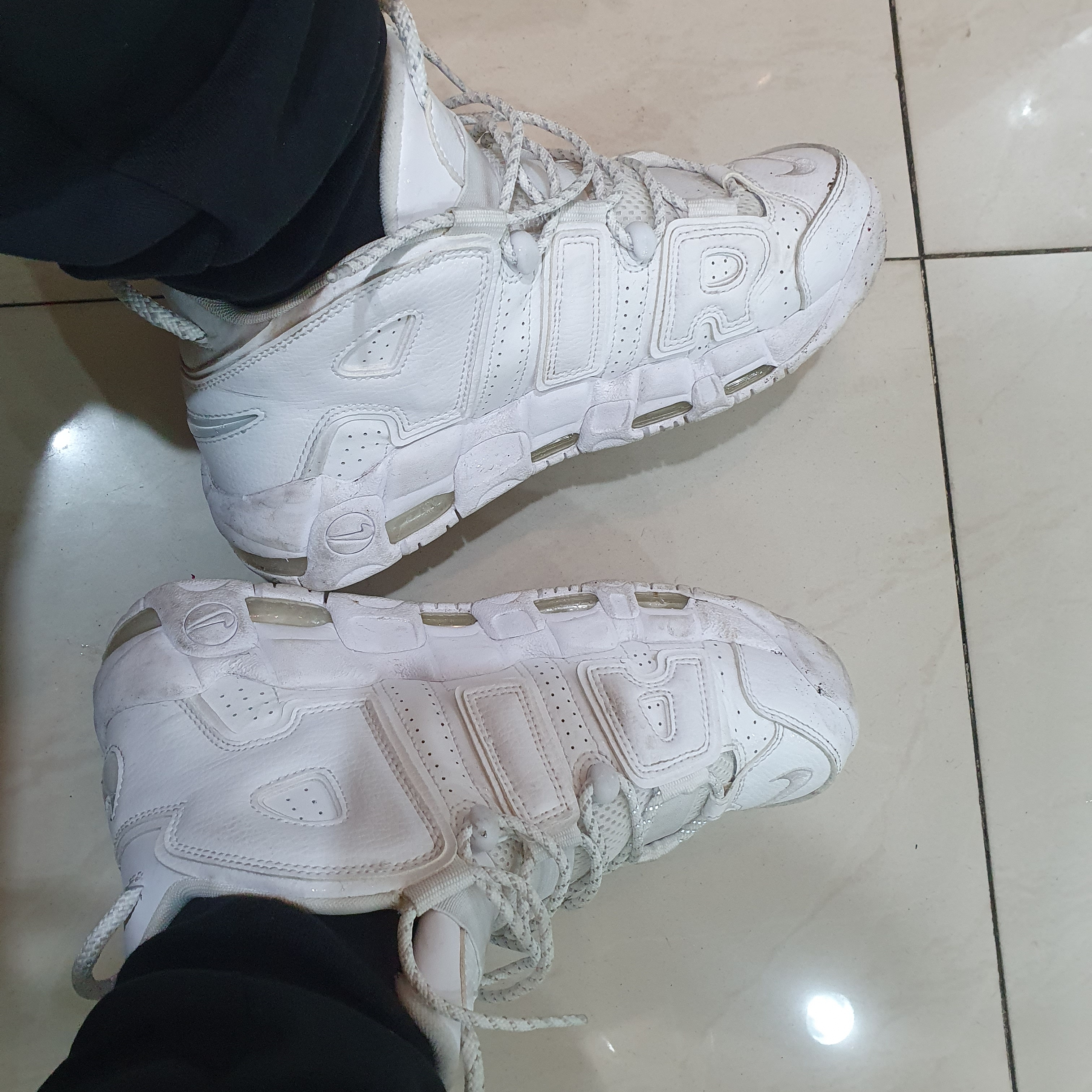Nike Air More Uptempo Black White 2020 착용 스타일 - 2