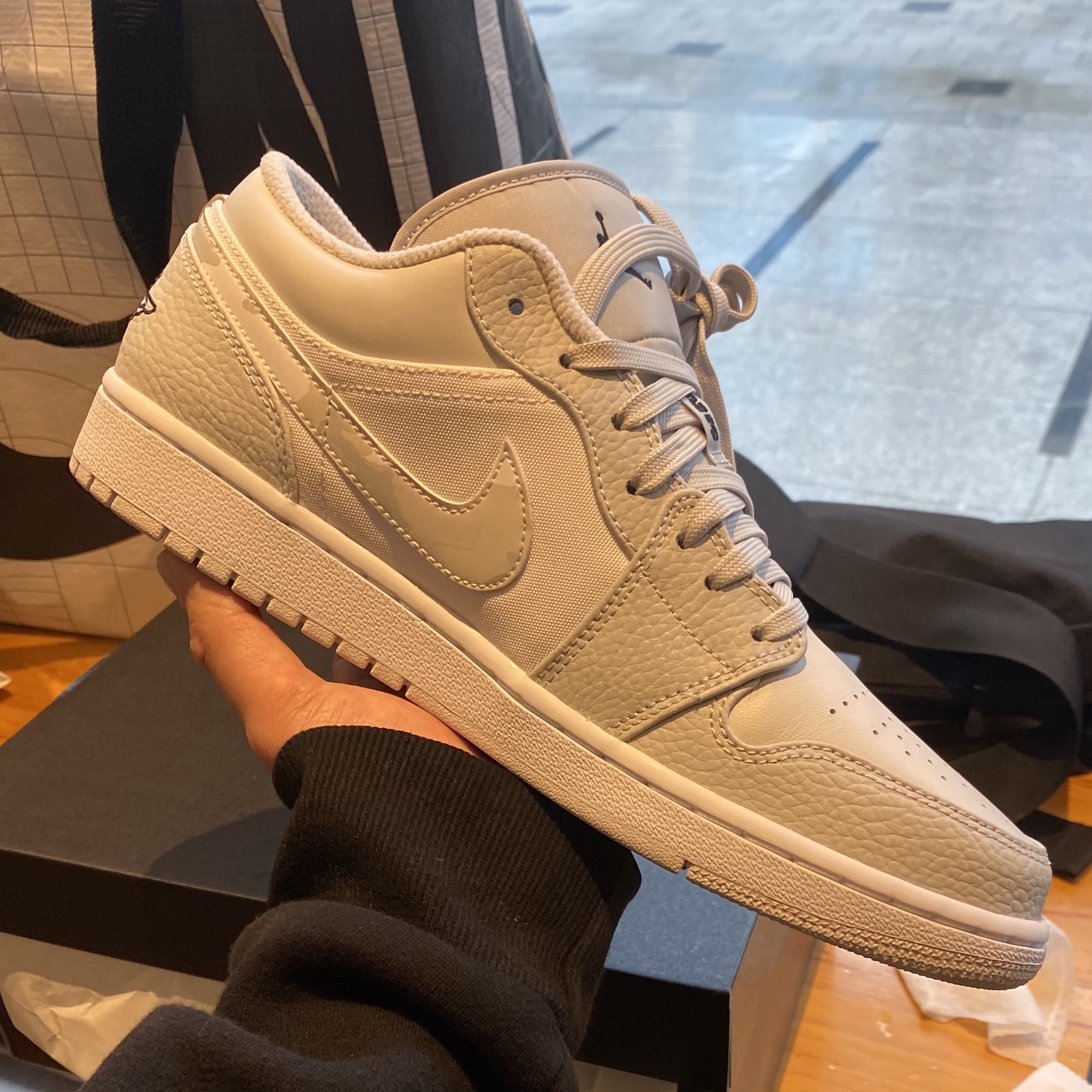 Jordan 1 Low White Camo 착용 스타일