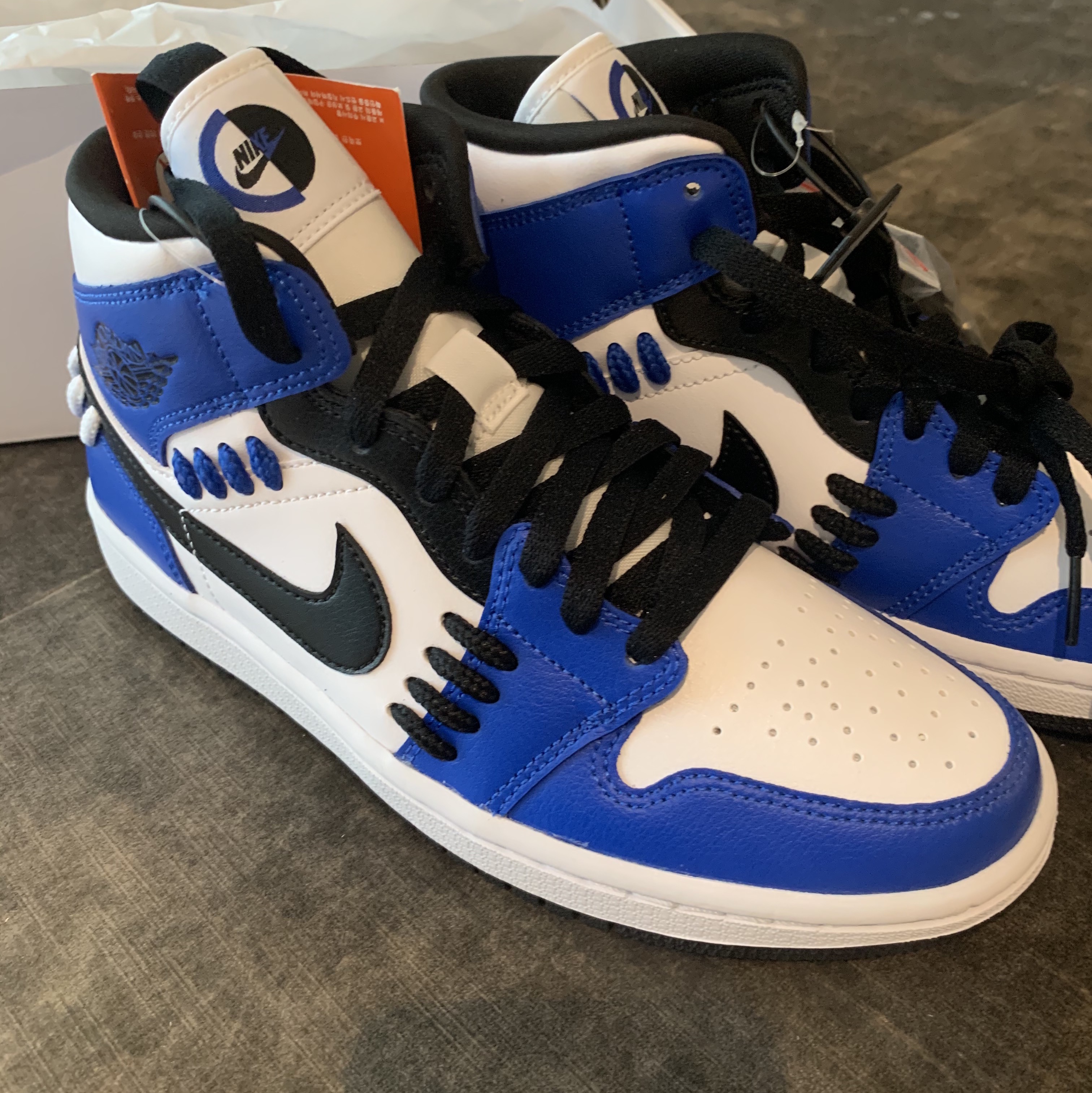 (W) Jordan 1 Mid SE Sisterhood 착용 스타일