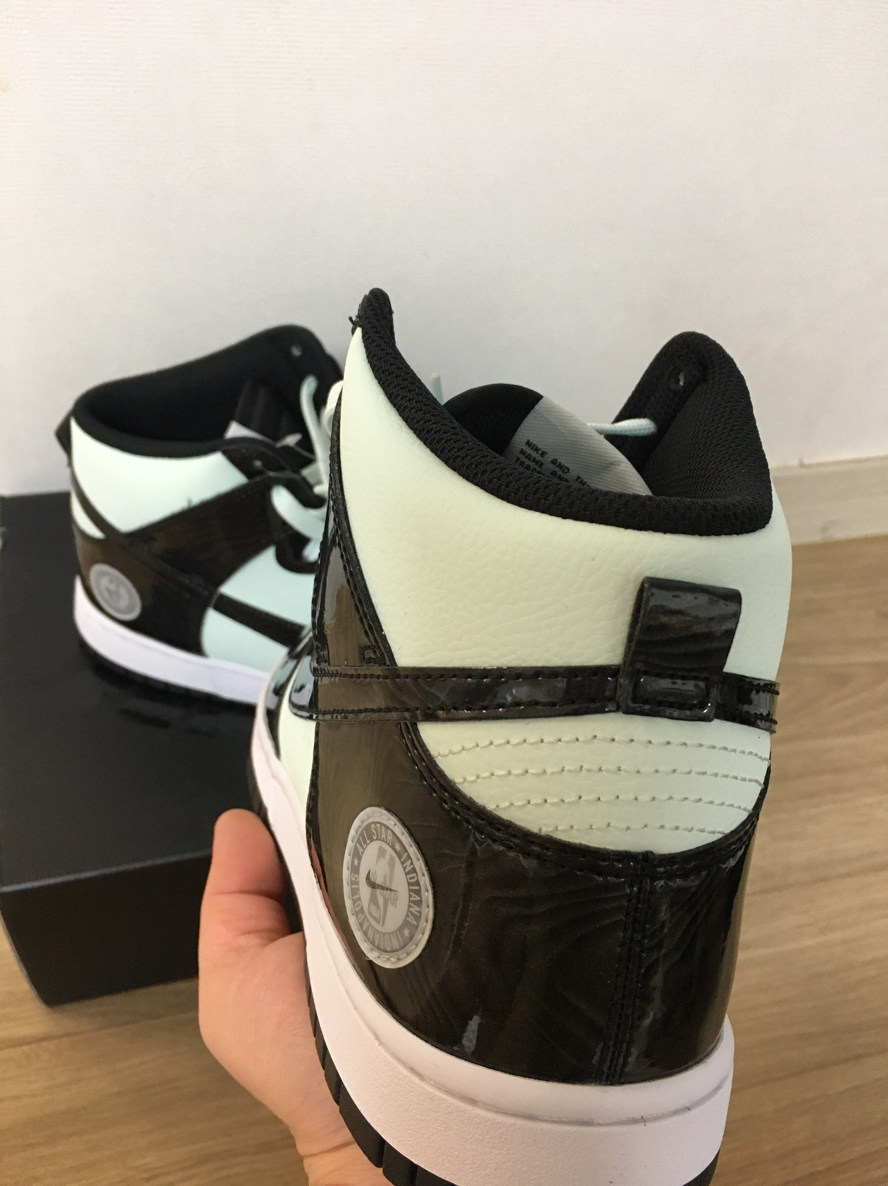 Nike Dunk High Barely Green 착용 스타일 - 2