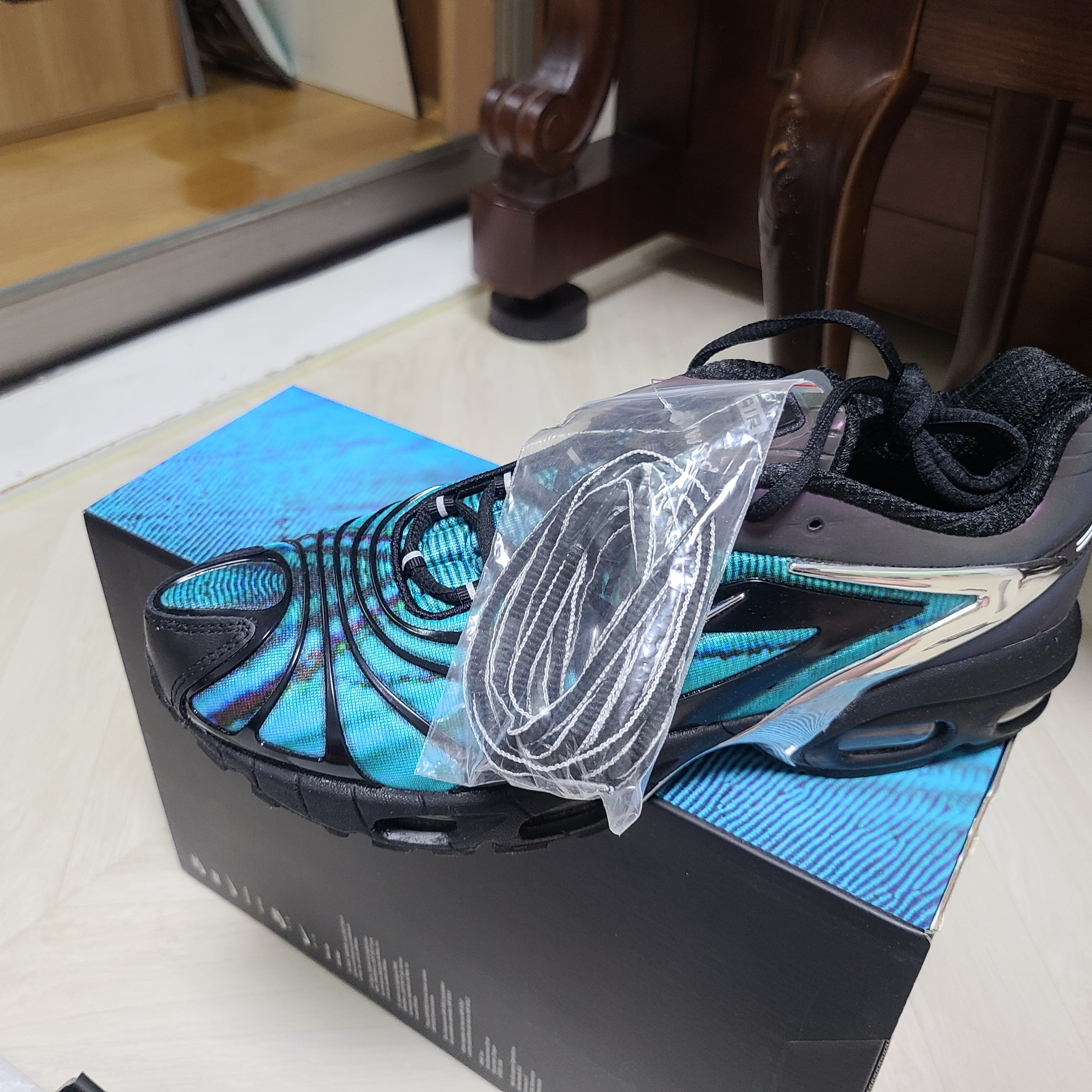 Nike x Skepta Air Max Tailwind 5 Chrome Blue 착용 스타일 - 3