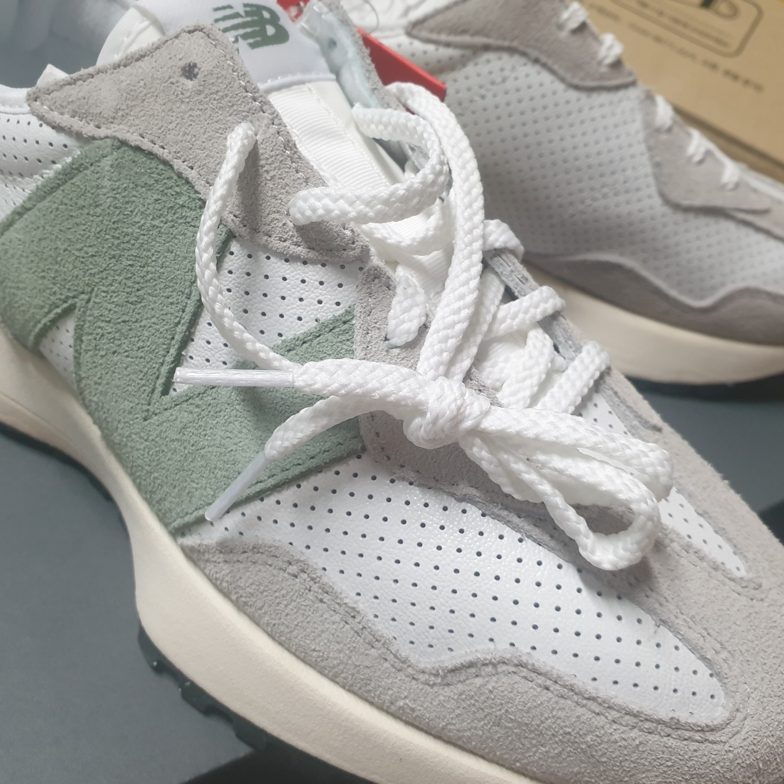 (W) New Balance 327 Grey Green - JD Sports Exclusive 착용 스타일