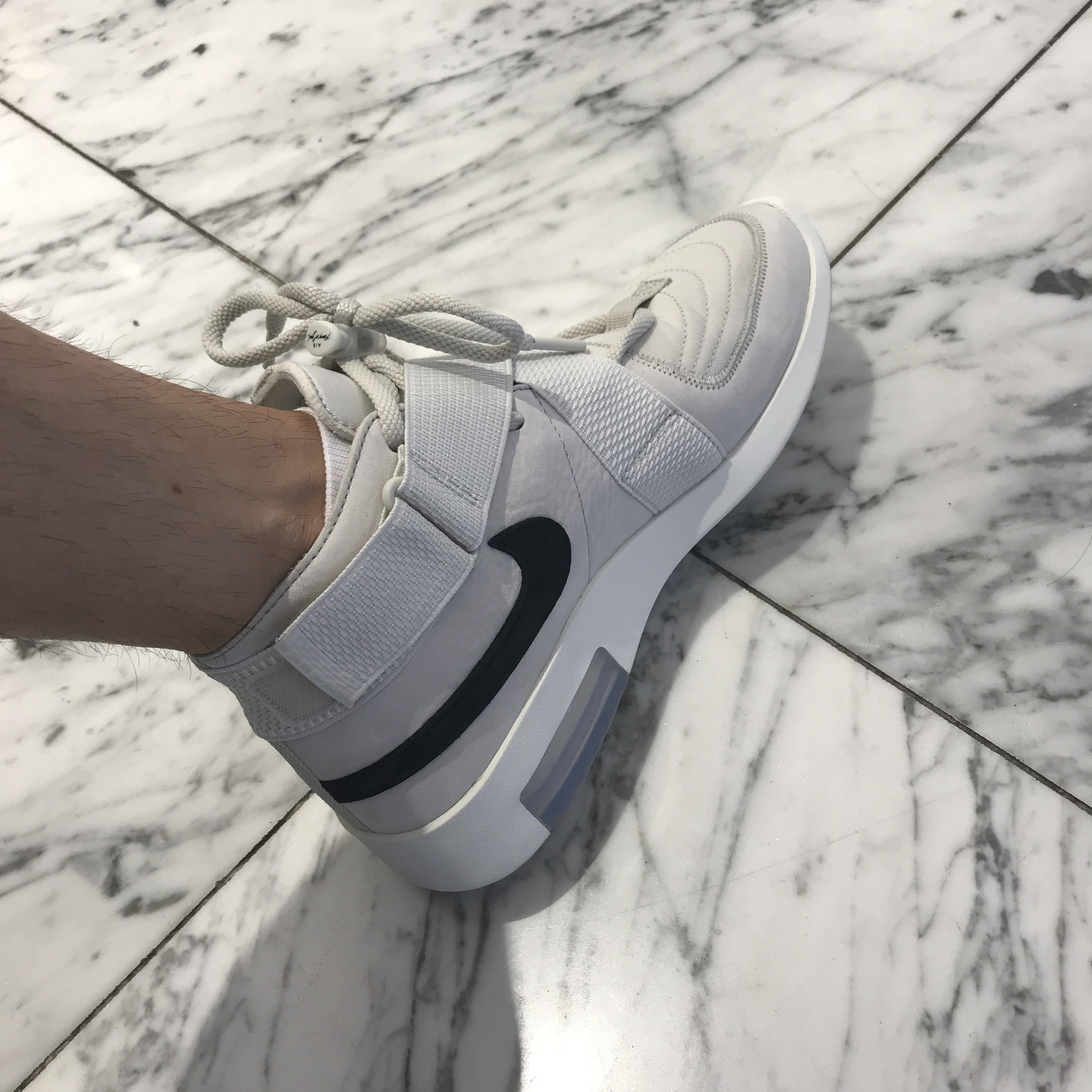 Nike x Fear of God Air Fear of God Raid Light Bone 착용 스타일