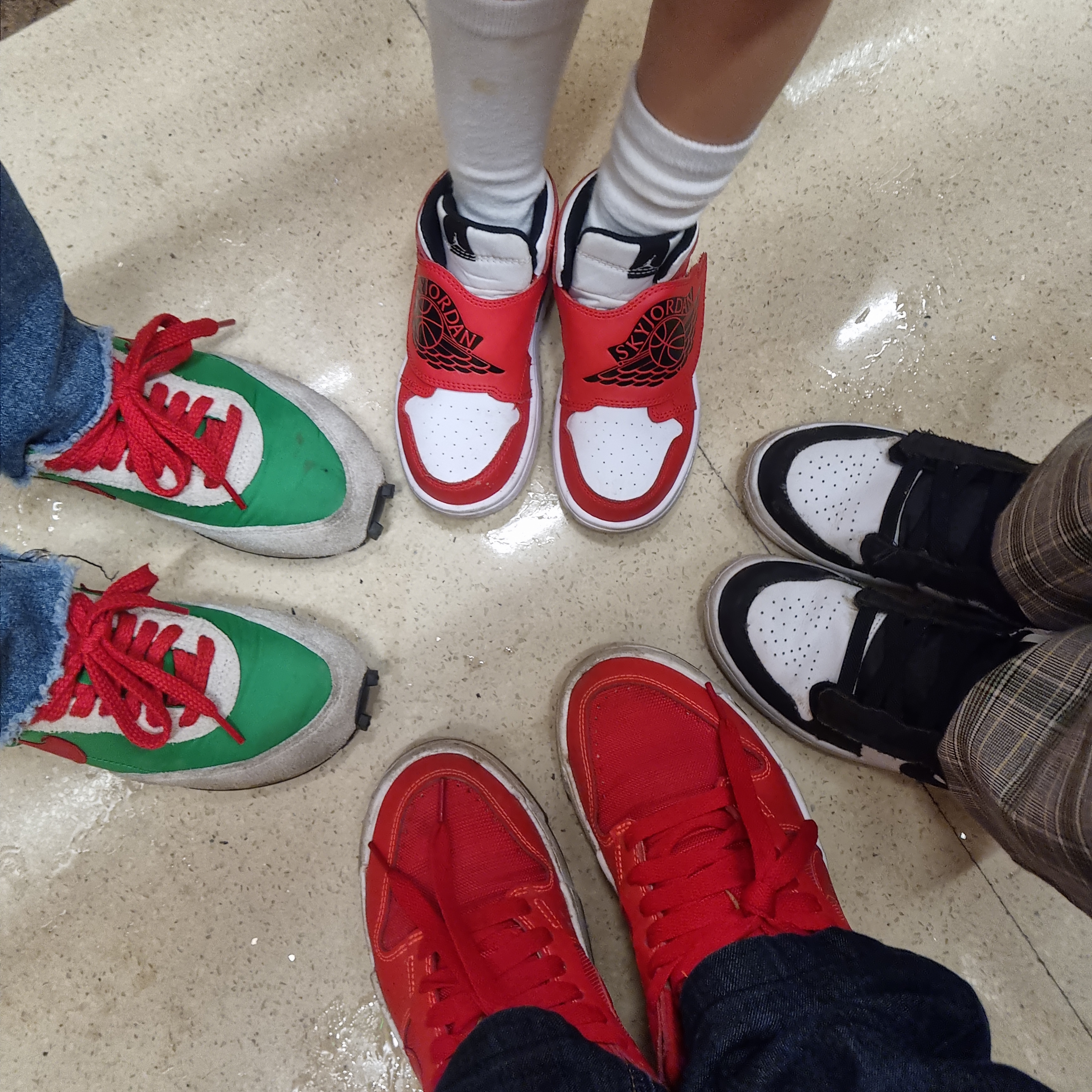 (W) Nike Dunk Low Disrupt University Red, (W) Nike x Undercover Daybreak Lucky Green Red 착용 스타일