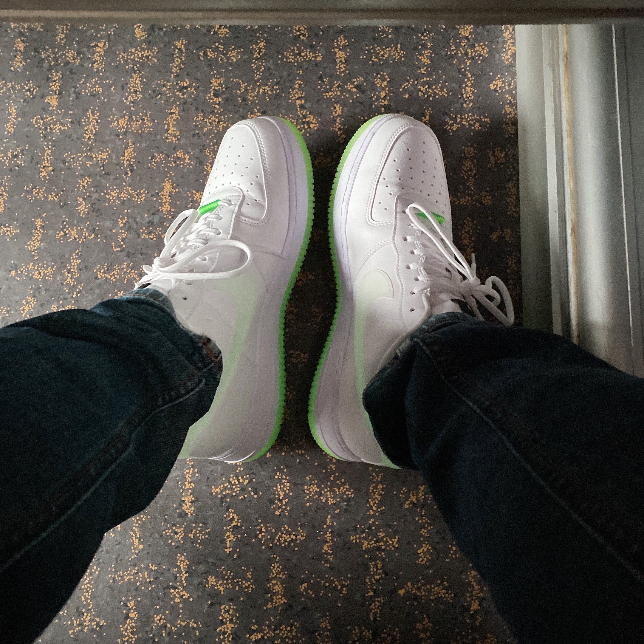 (W) Nike Air Force 1 '07 LX Have a Nike Day White Glow 착용 스타일 - 3