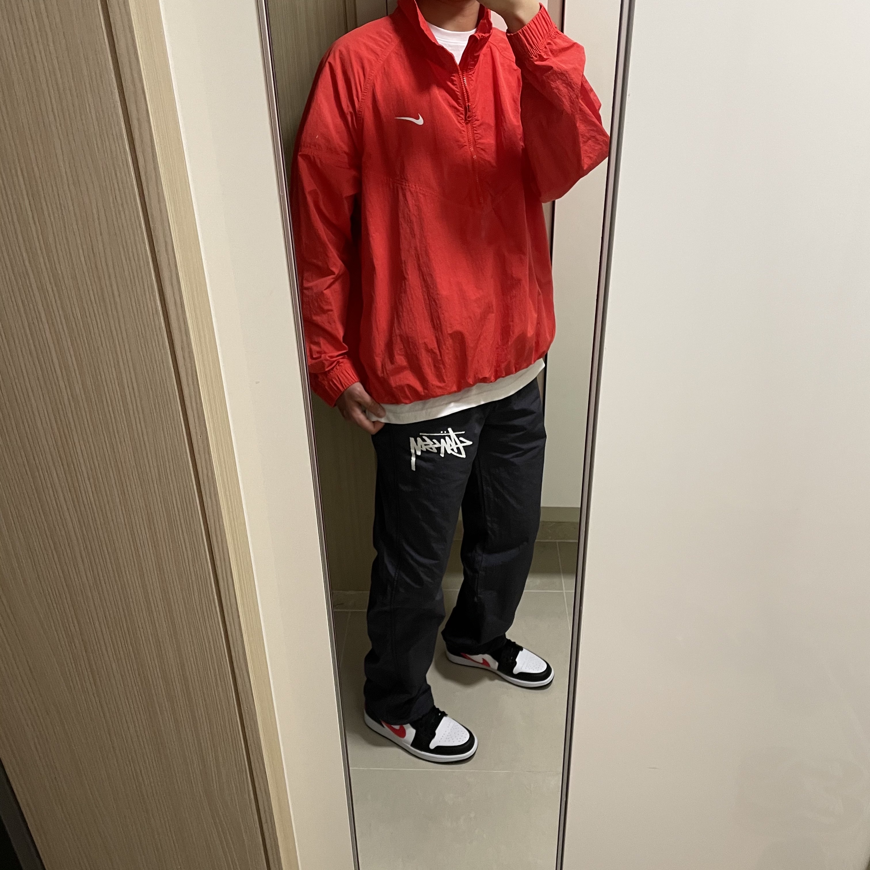 (W) Jordan 1 Low Black Siren Red, Nike x Stussy Windrunner Jacket Habanero Red 착용 스타일