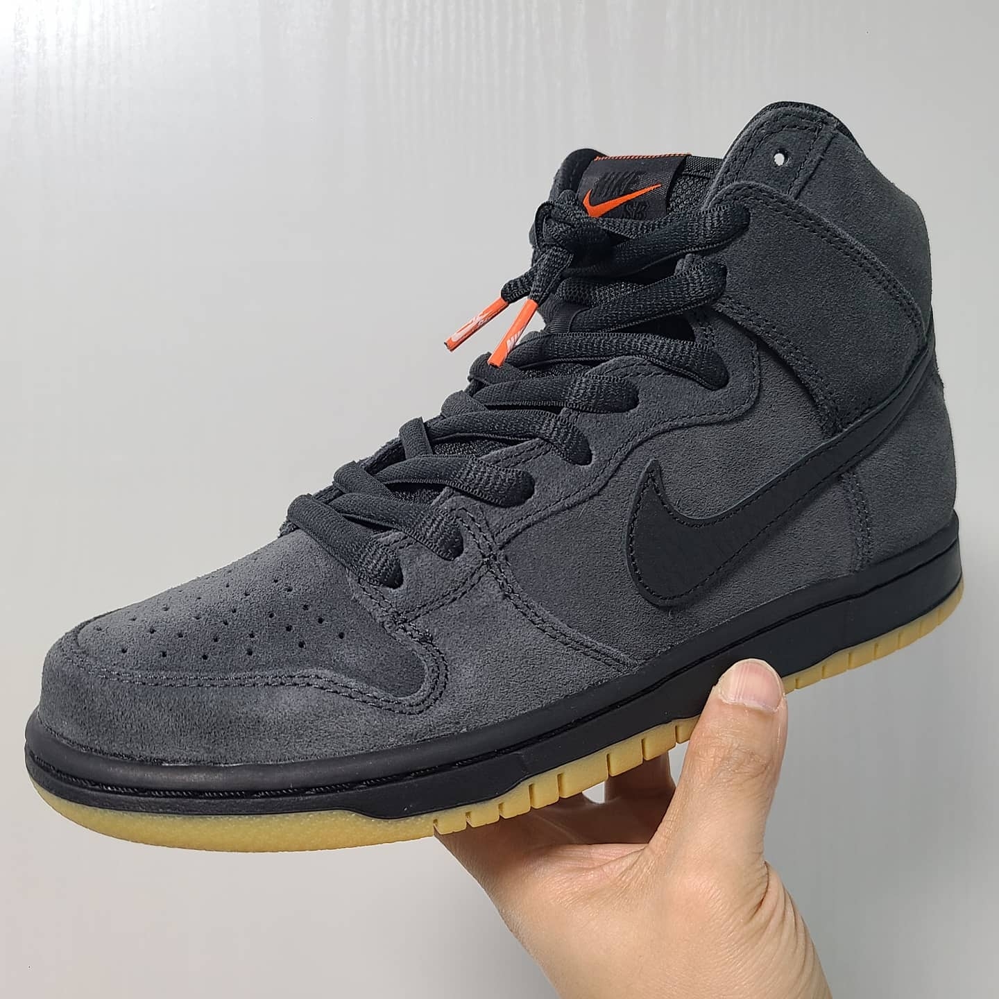Nike SB Dunk High Pro ISO Orange Label Dark Smoke Grey 착용 스타일 - 1