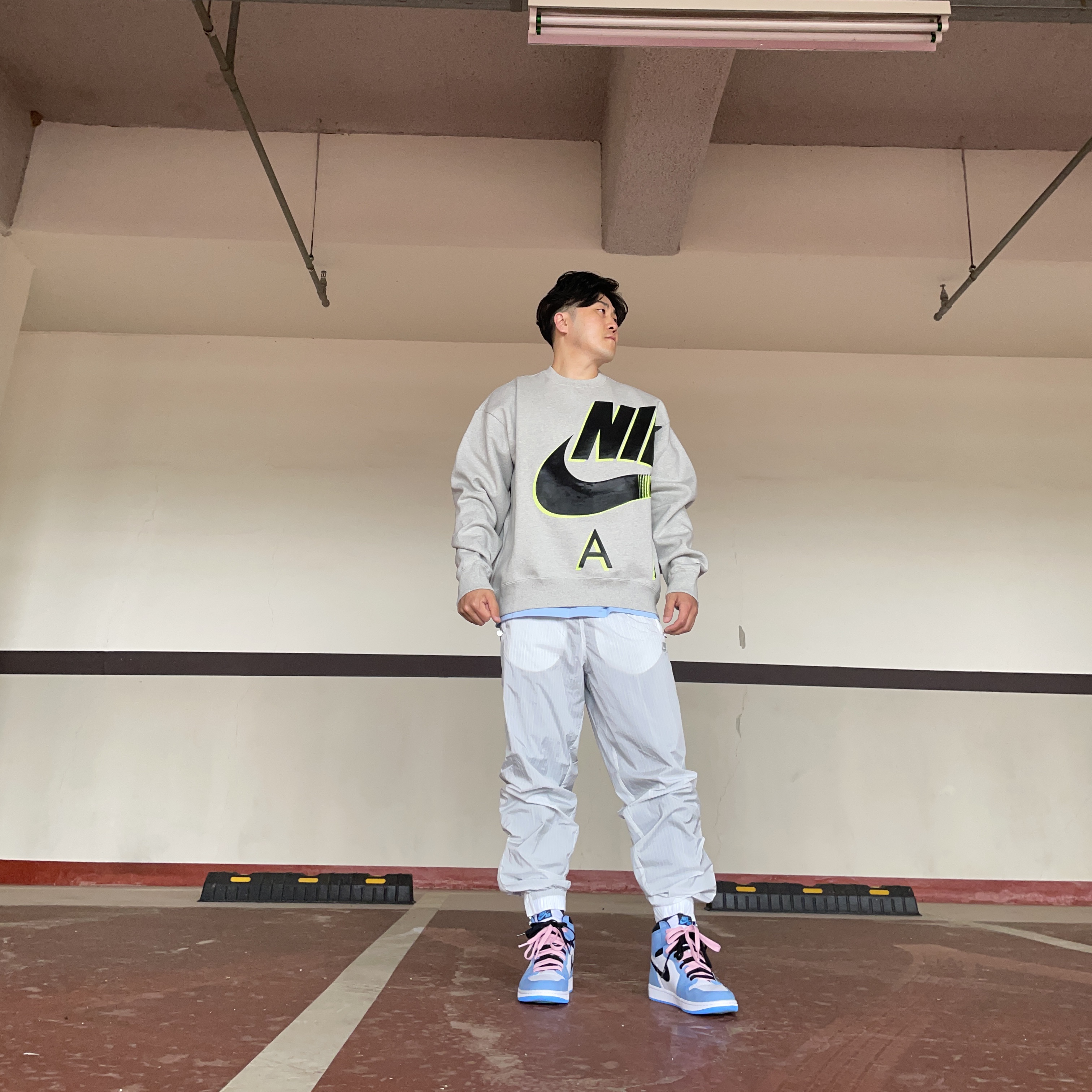 Nike x Kim Jones Fleece Crew Grey Heather - US/EU, Nike x Kim Jones Printed Track Pants White - US/EU 착용 스타일 - 3